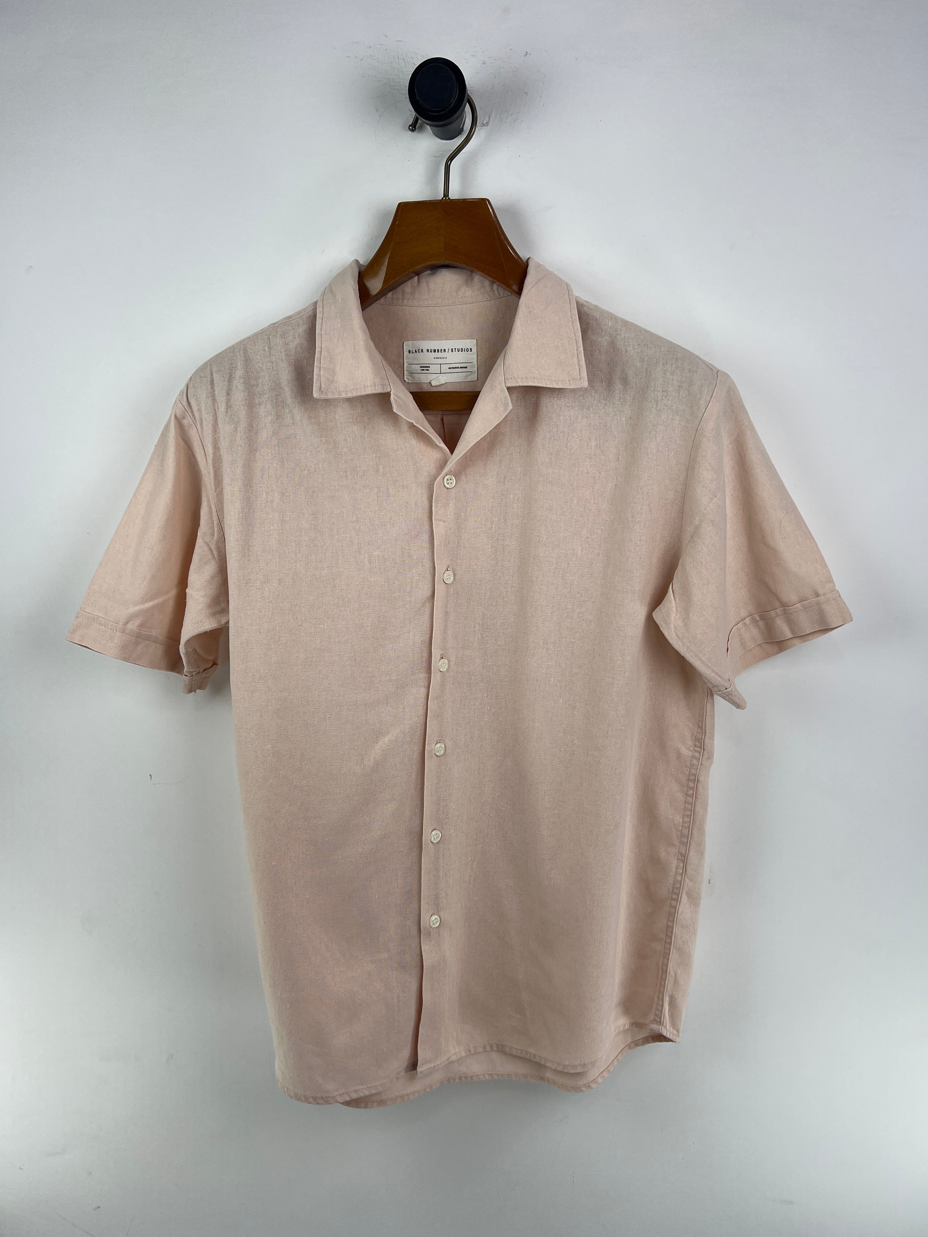 Studio Linen Shirt (Medium-Large)
