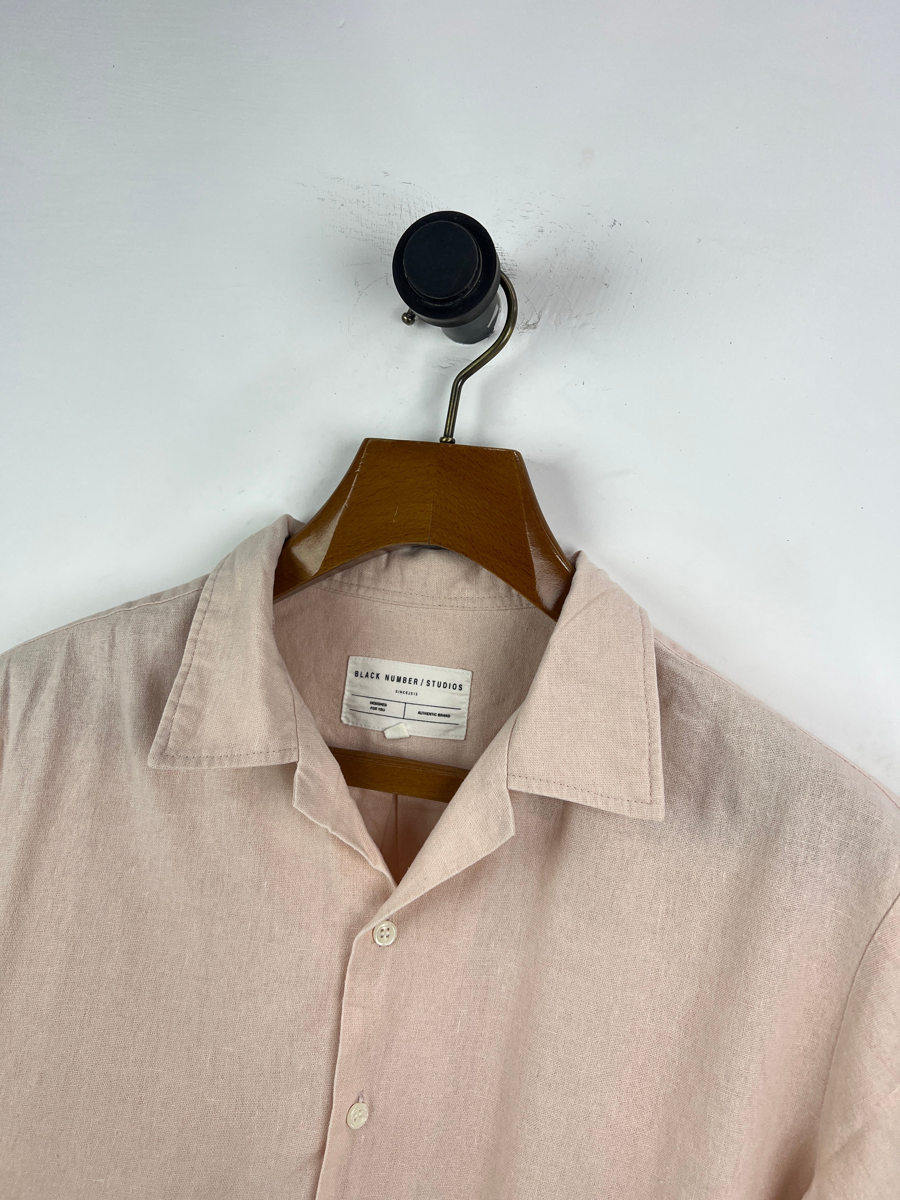 Studio Linen Shirt (Medium-Large)