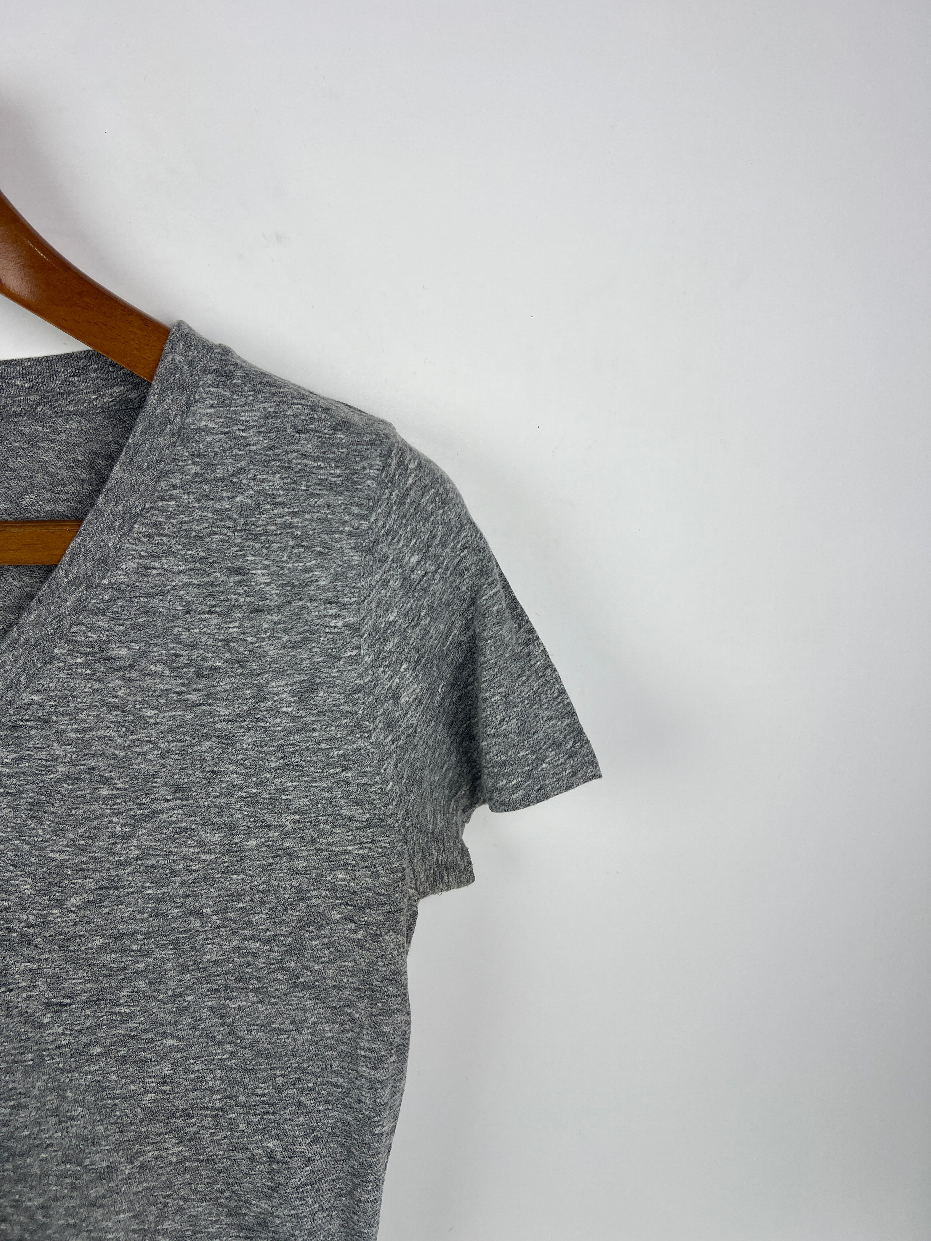 Mossimo T-Shirt (Women) (Small-Medium)