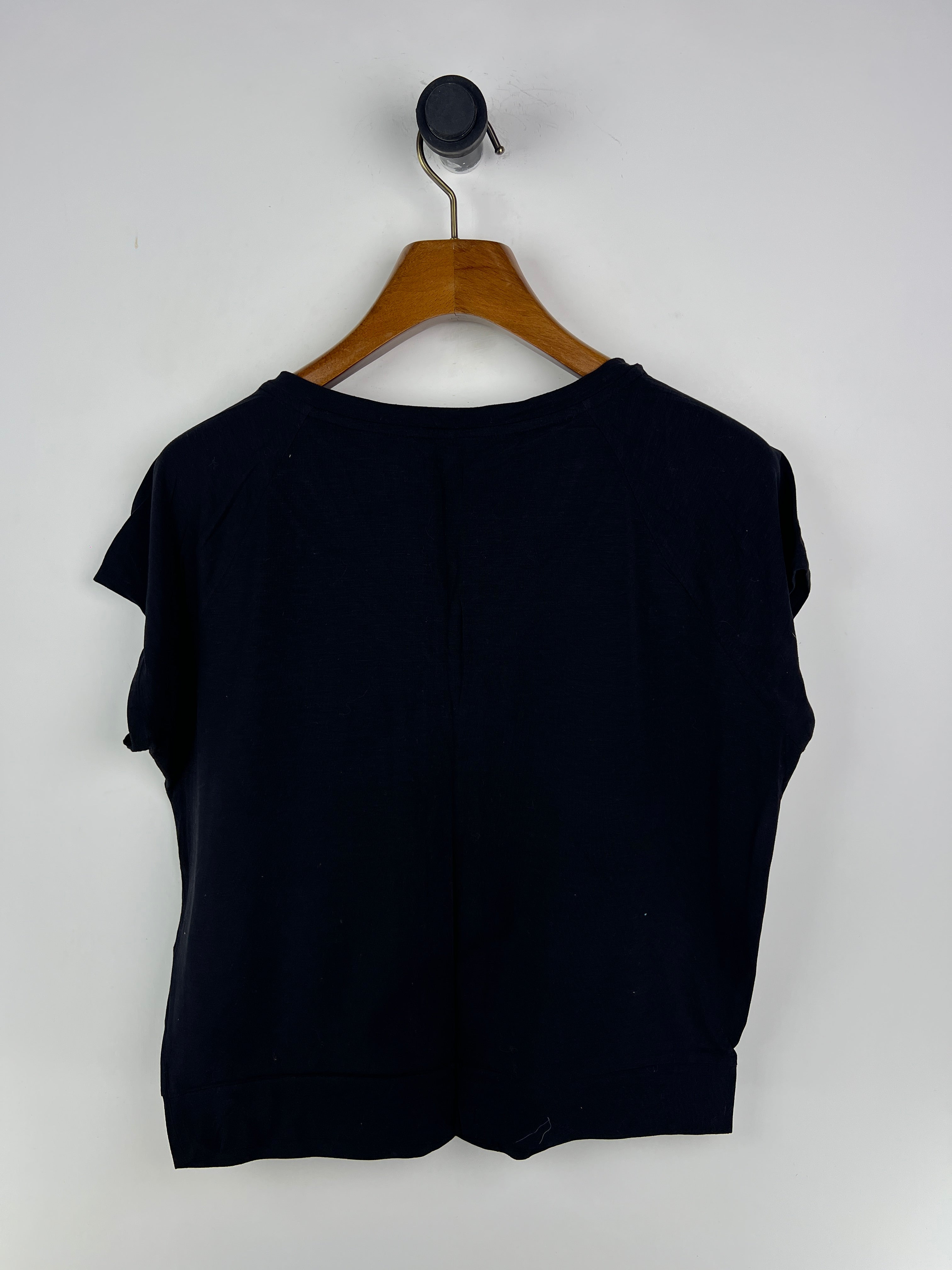 Gap T-Shirt (Women) (Small)