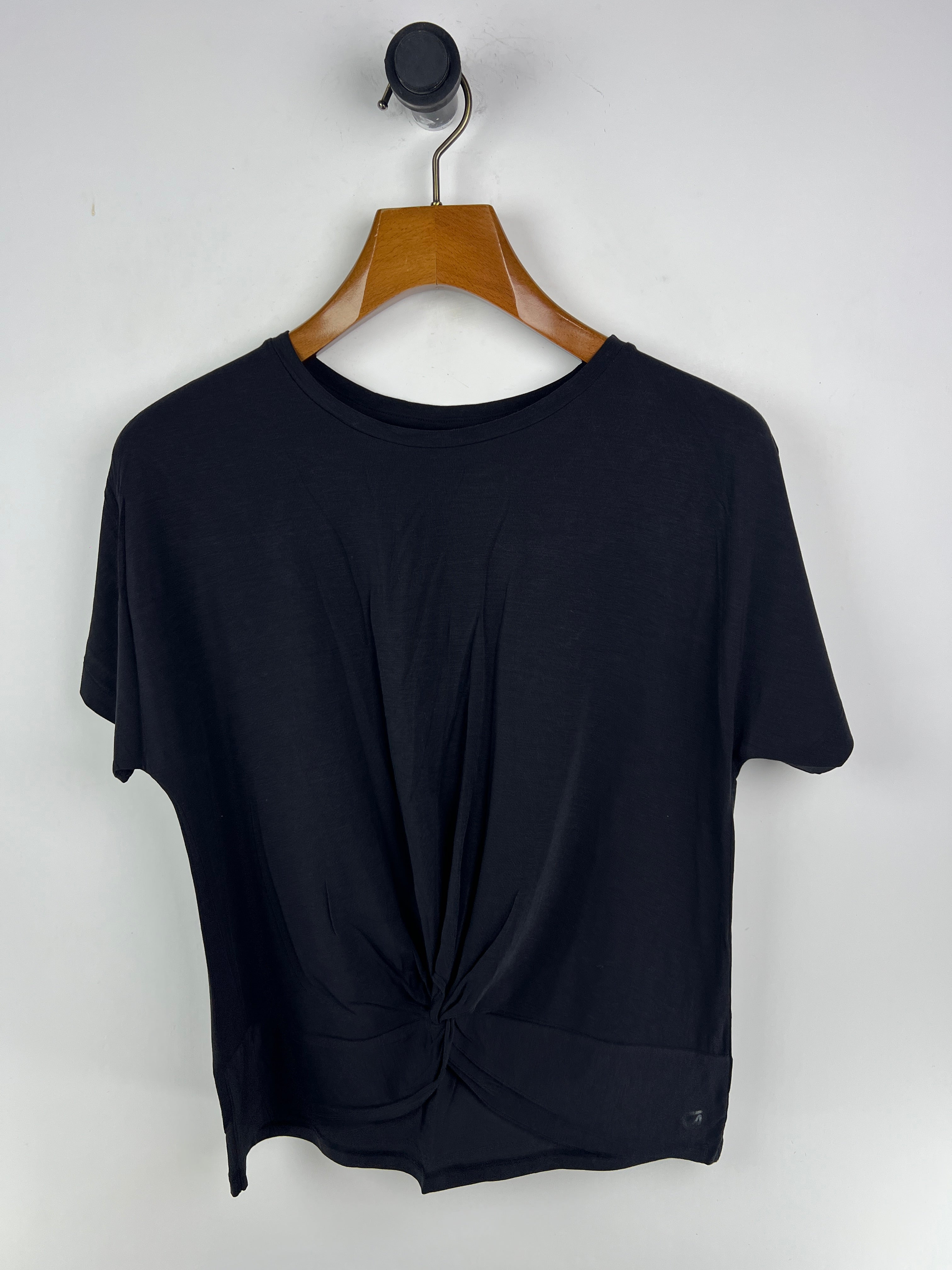 Gap T-Shirt (Women) (Medium)