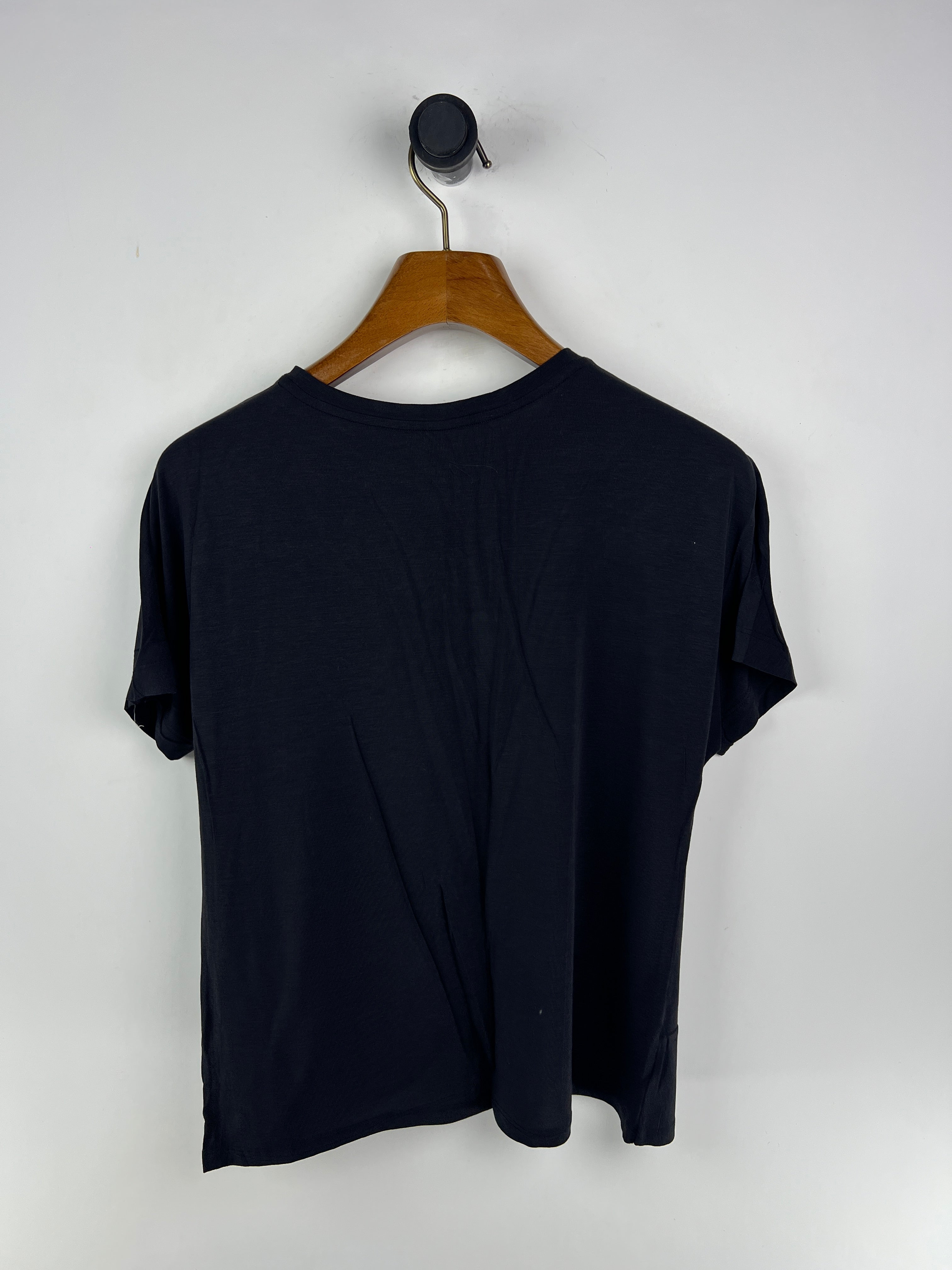 Gap T-Shirt (Women) (Medium)