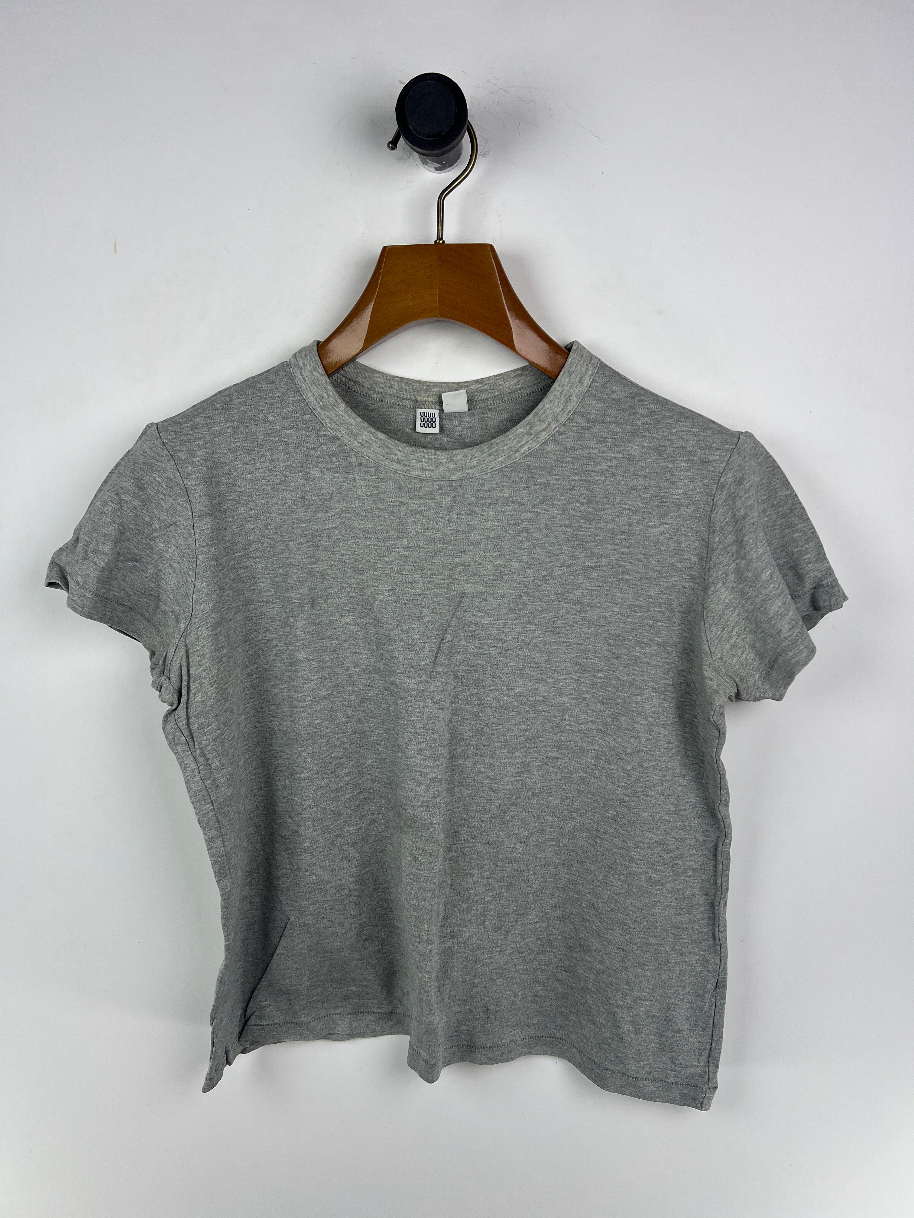 Uniqlo T-Shirt (Women) (Medium)
