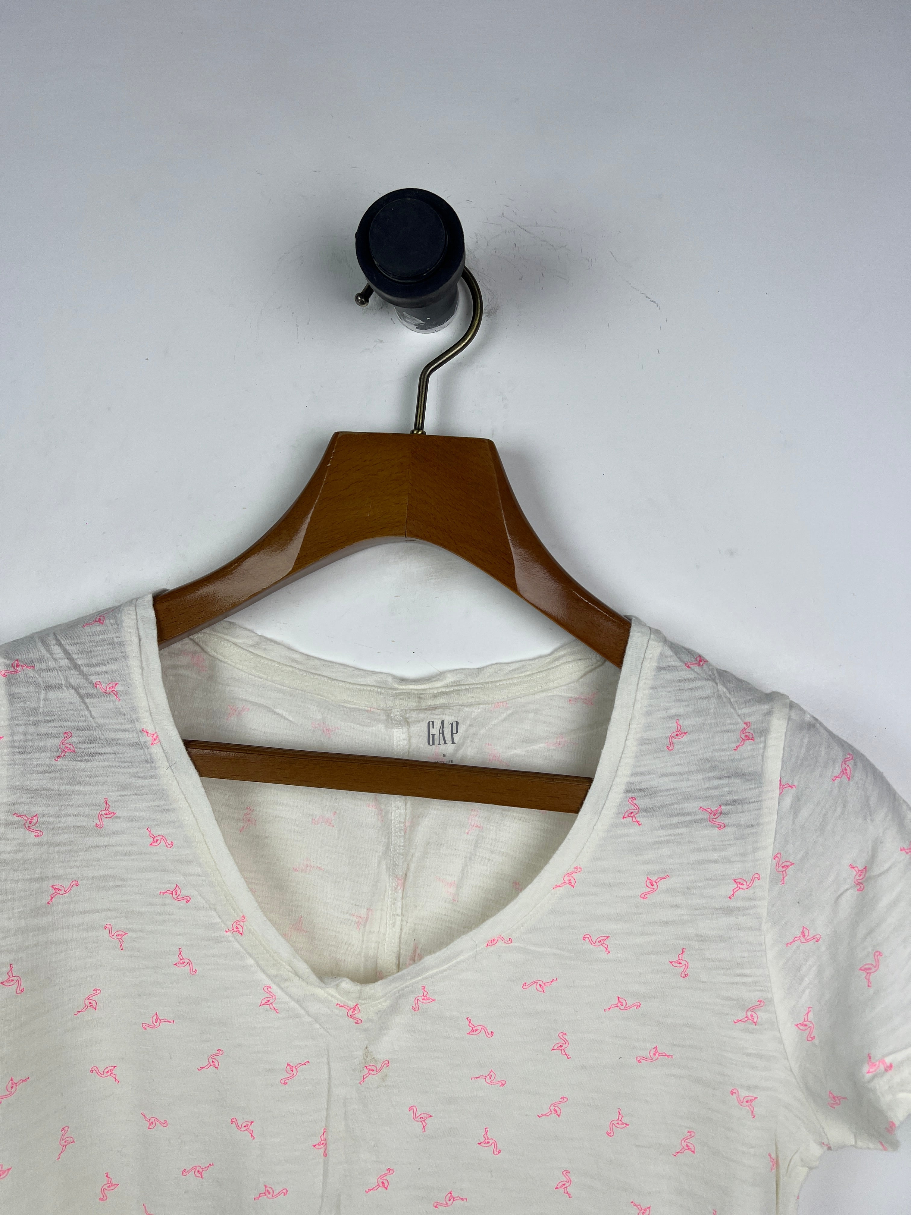 Gap T-Shirt (Women) (Small)