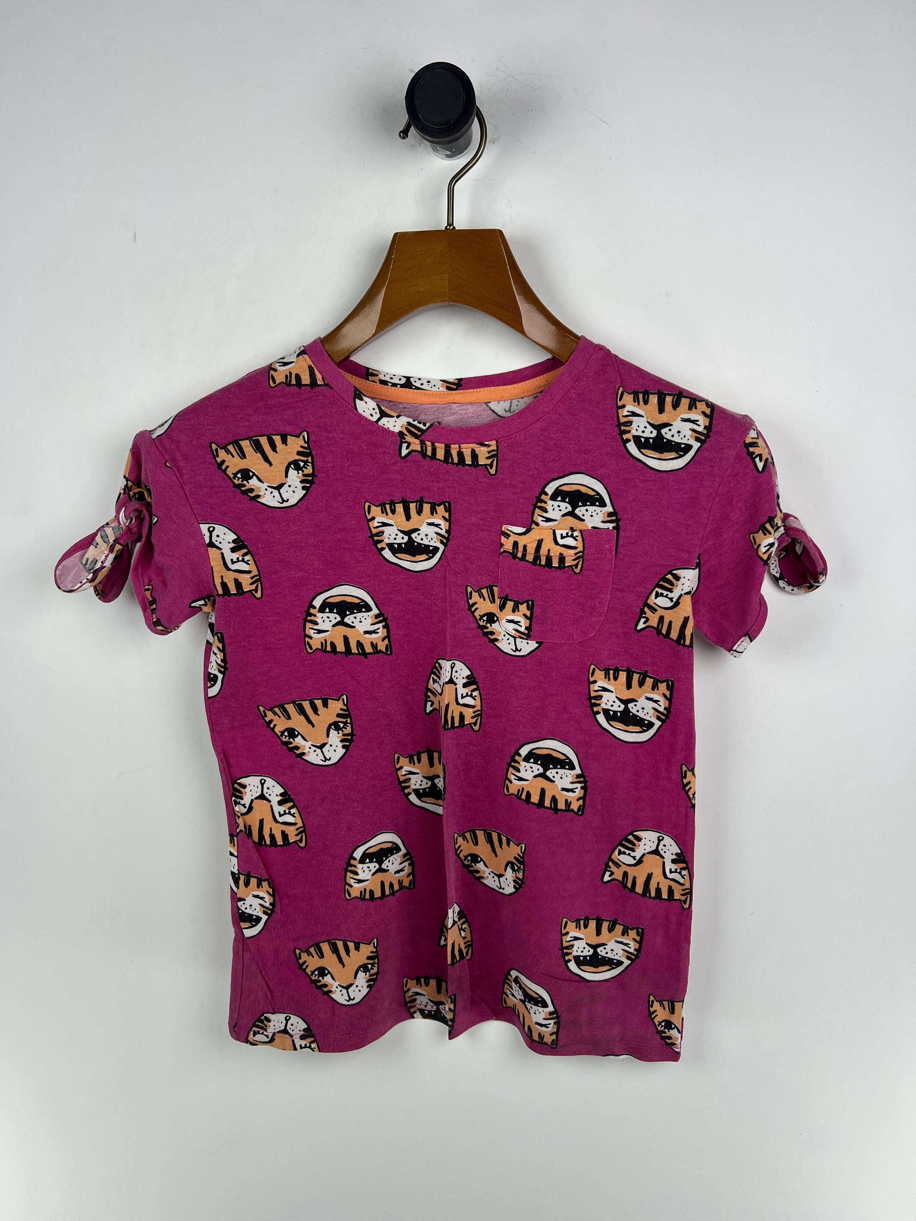 Cat & Jack T-Shirt (Women) (Small-Medium)