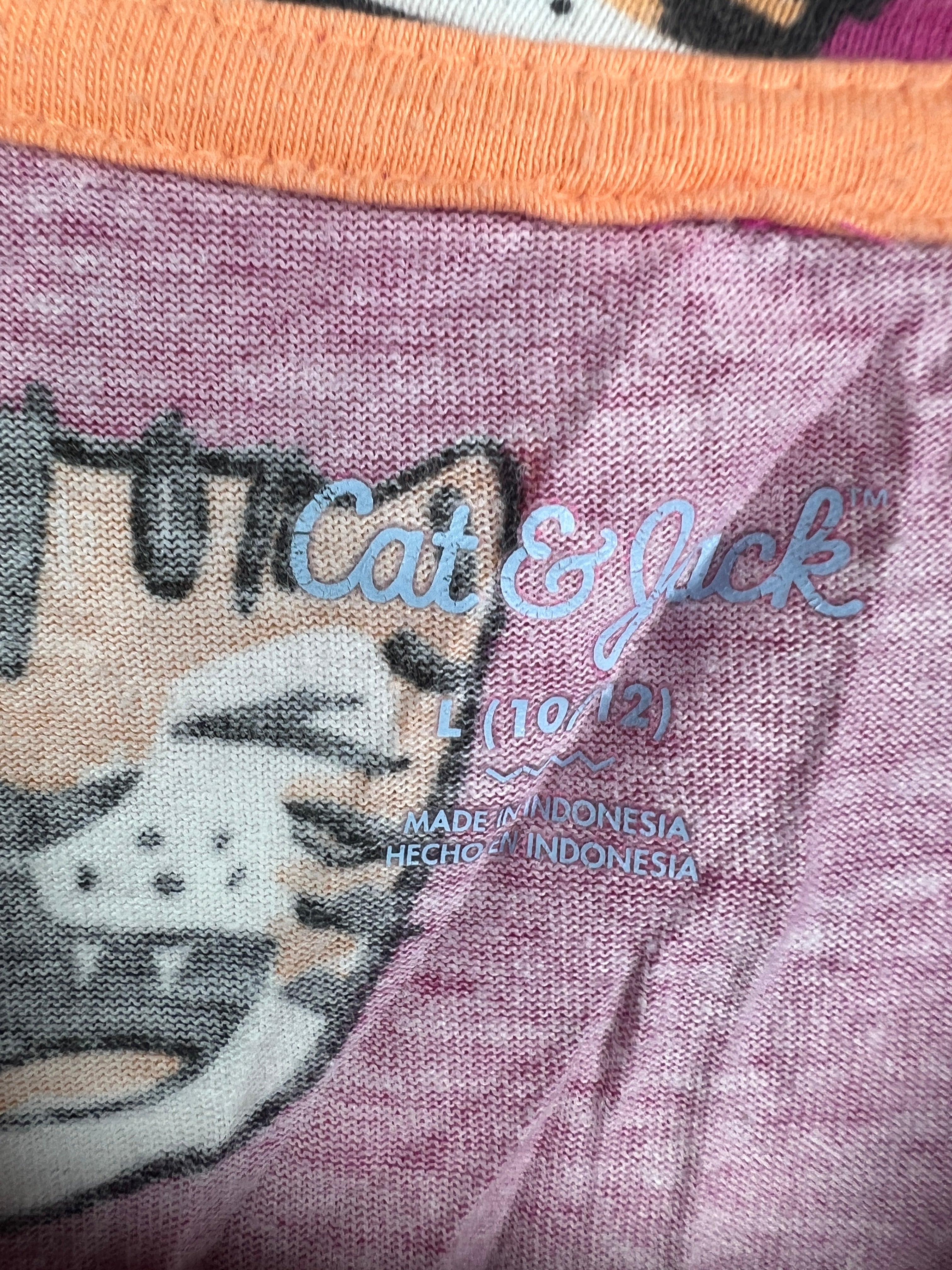 Cat & Jack T-Shirt (Women) (Small-Medium)
