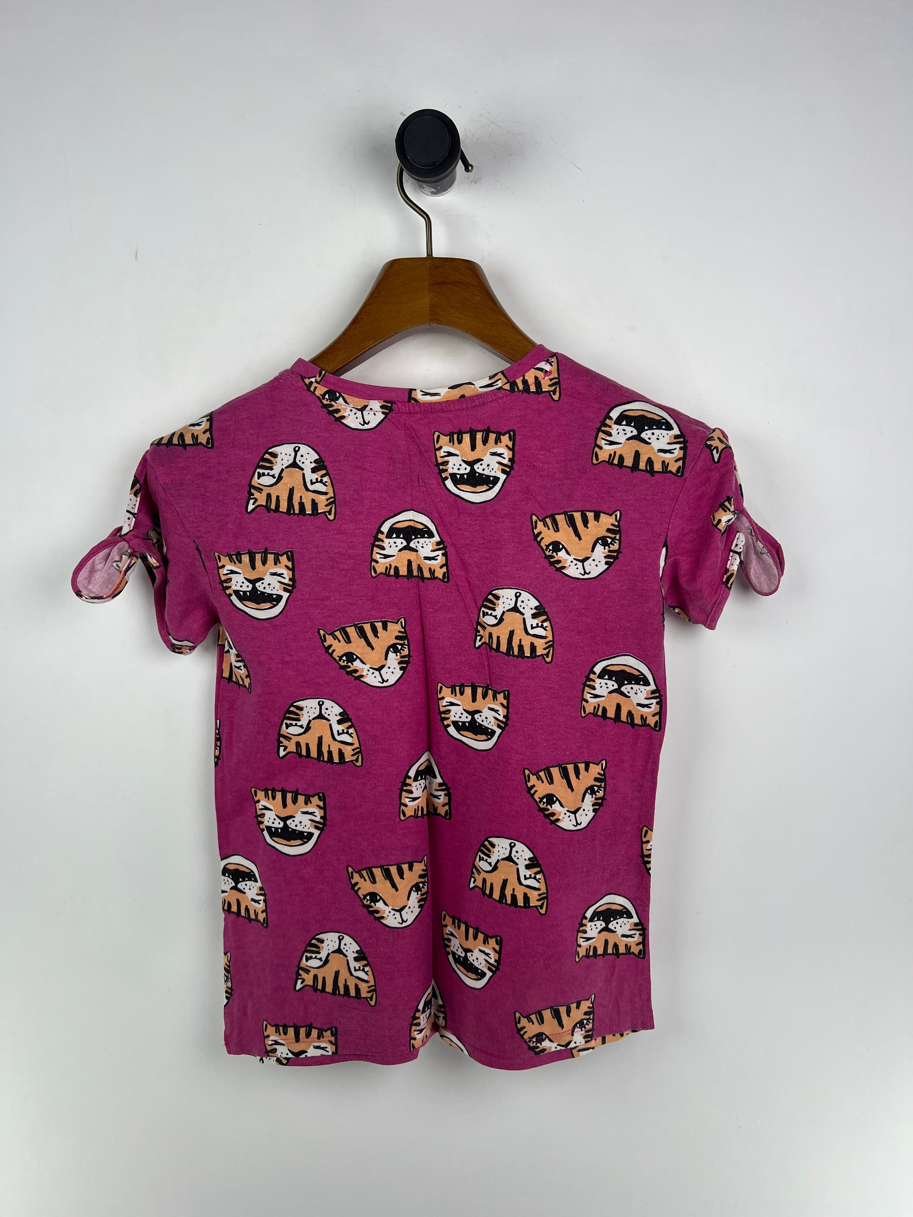 Cat & Jack T-Shirt (Women) (Small-Medium)