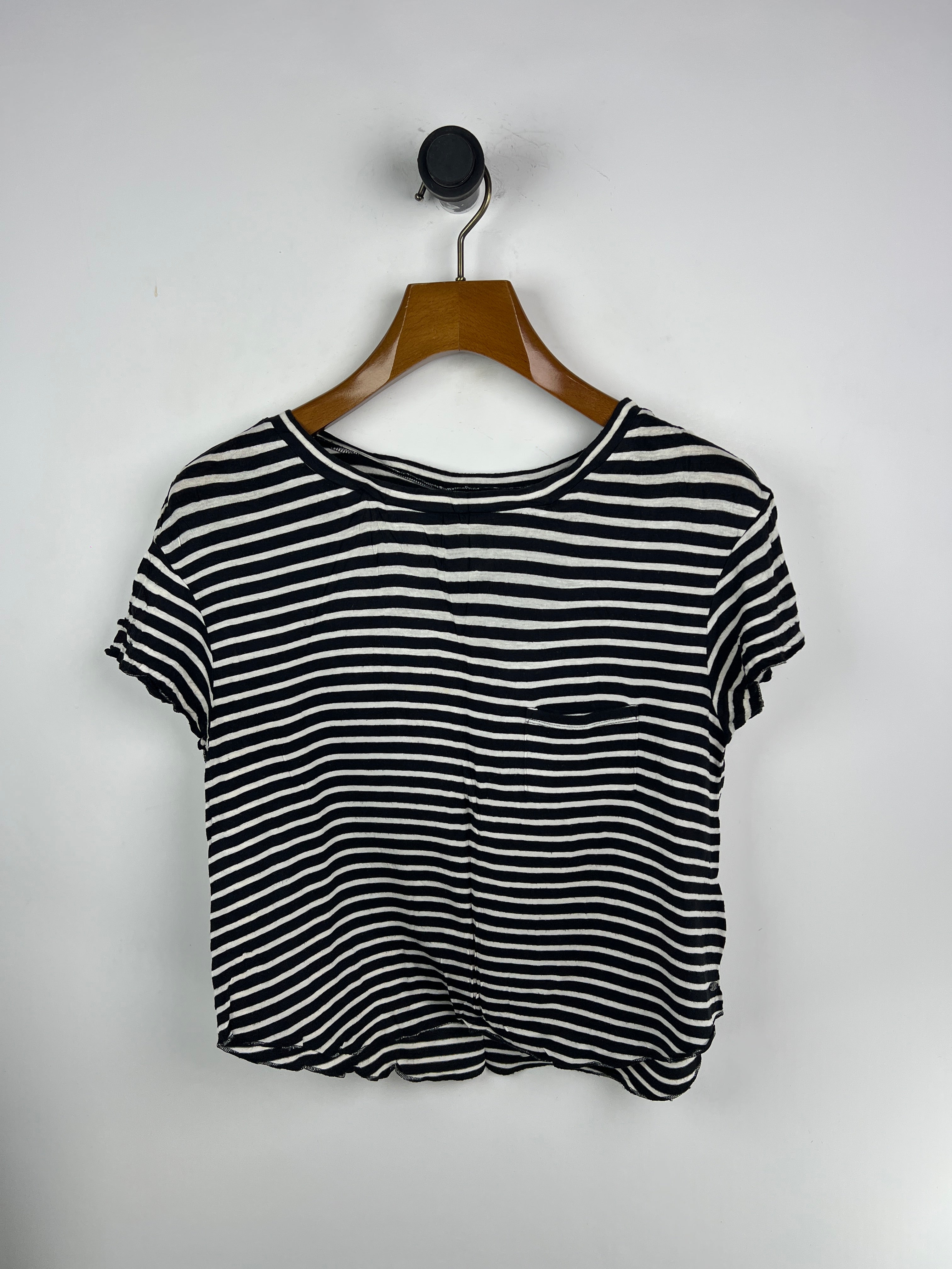 American Eagle T-Shirt (Women) (Small)