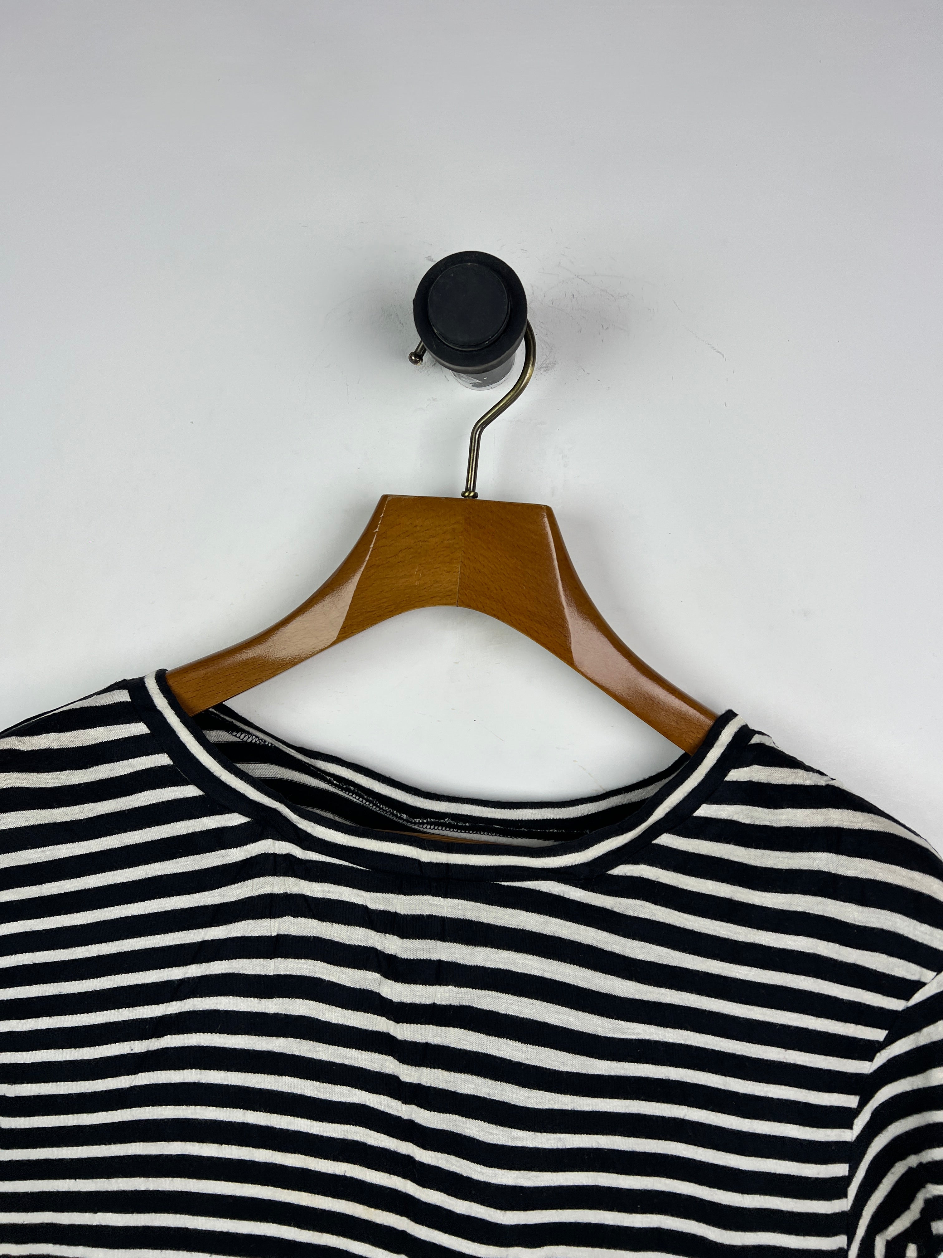 American Eagle T-Shirt (Women) (Small)