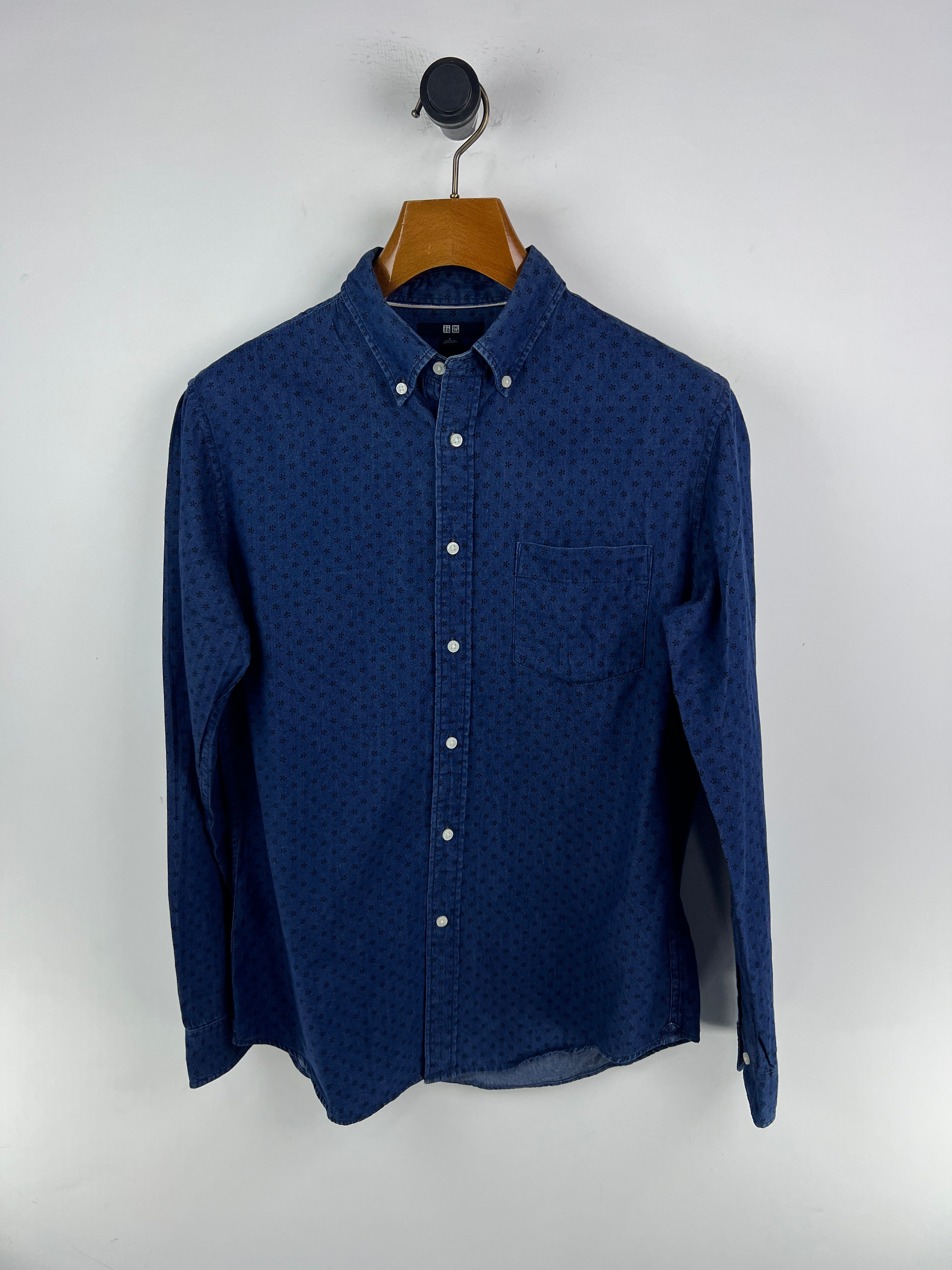 Uniqlo Shirt (Small)