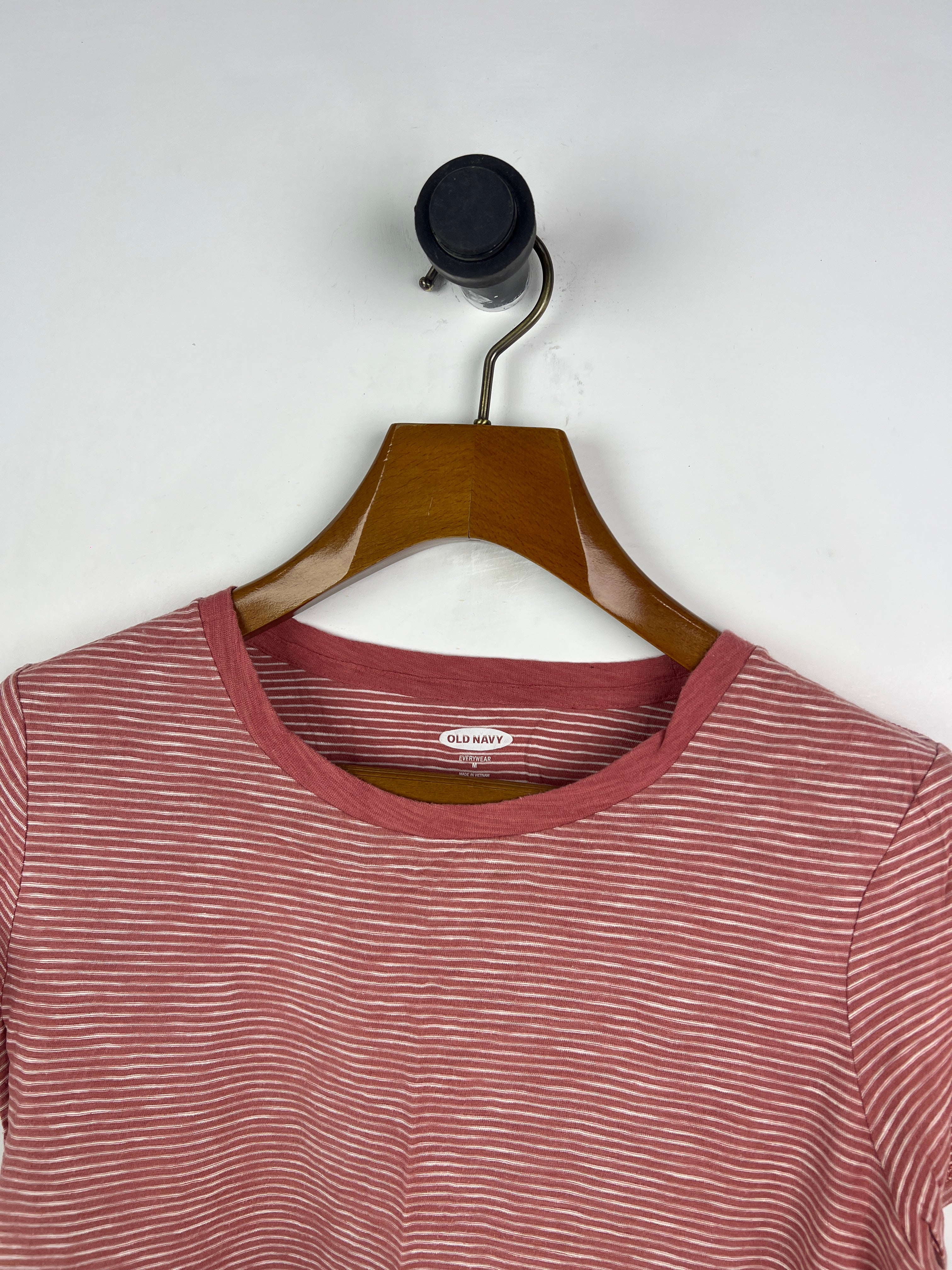 Old Navy T-Shirt (Women) (Small)
