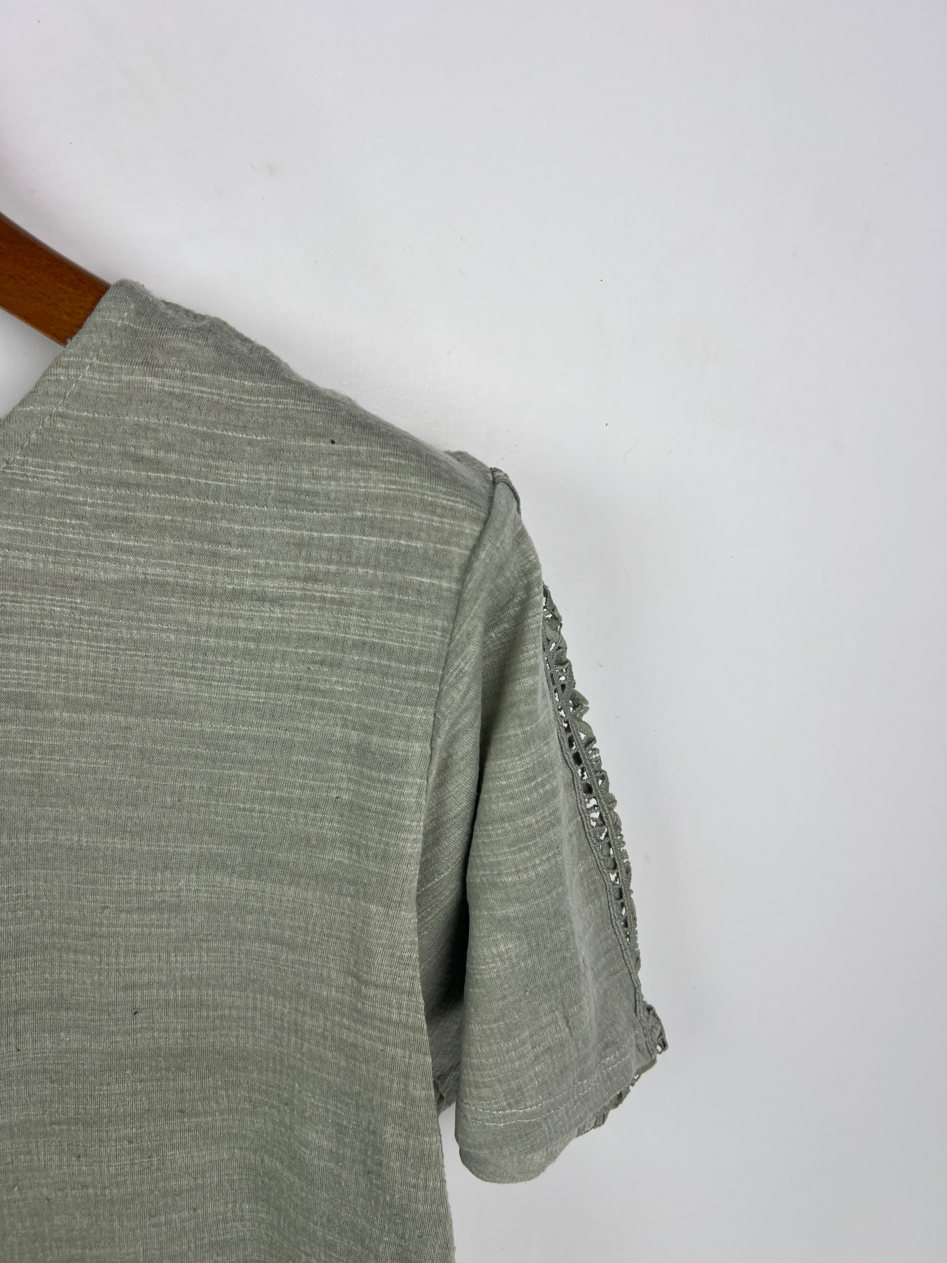 Retro T-Shirt (Women) (Medium)