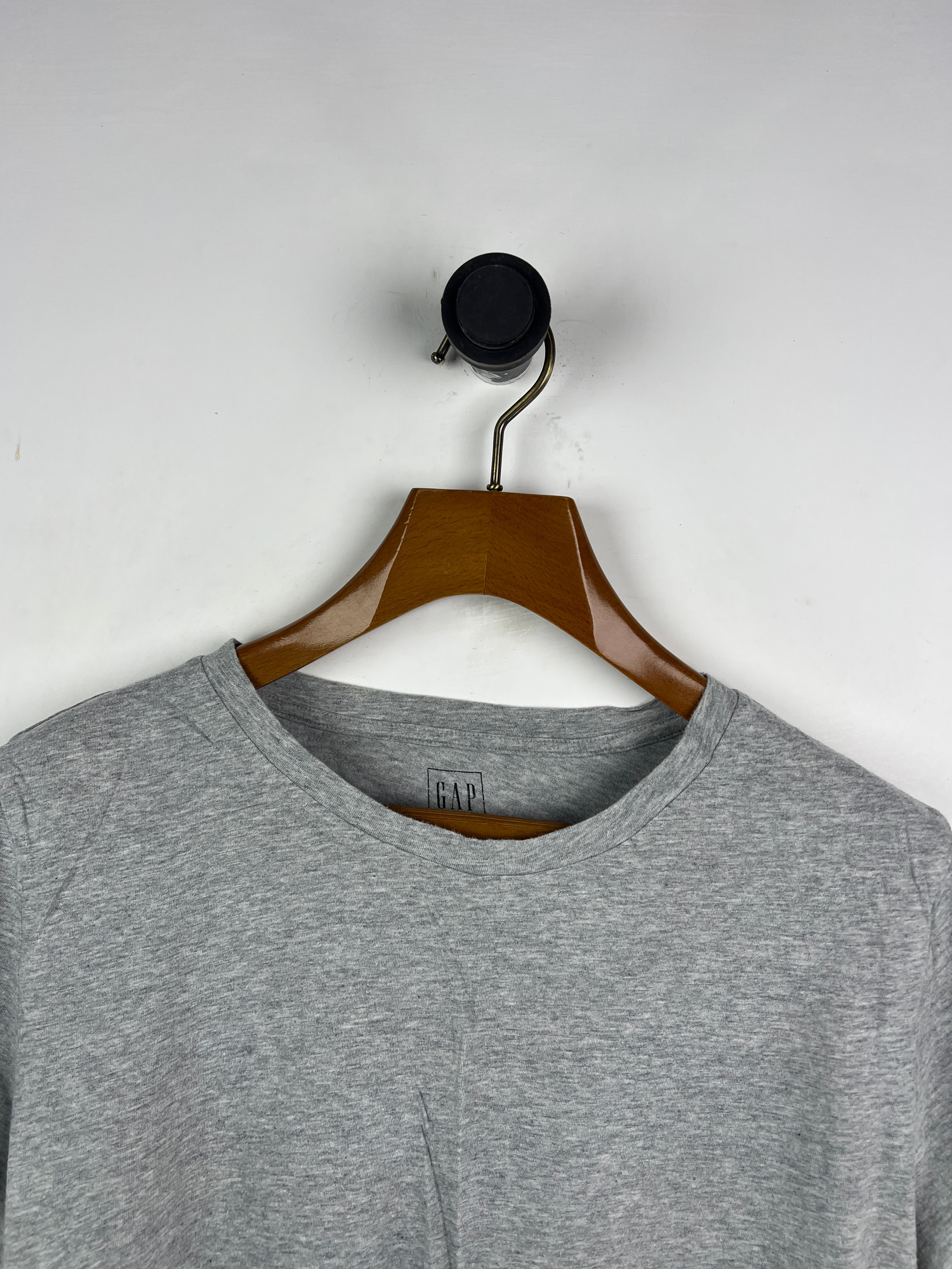 Gap T-Shirt (Women) (Large)