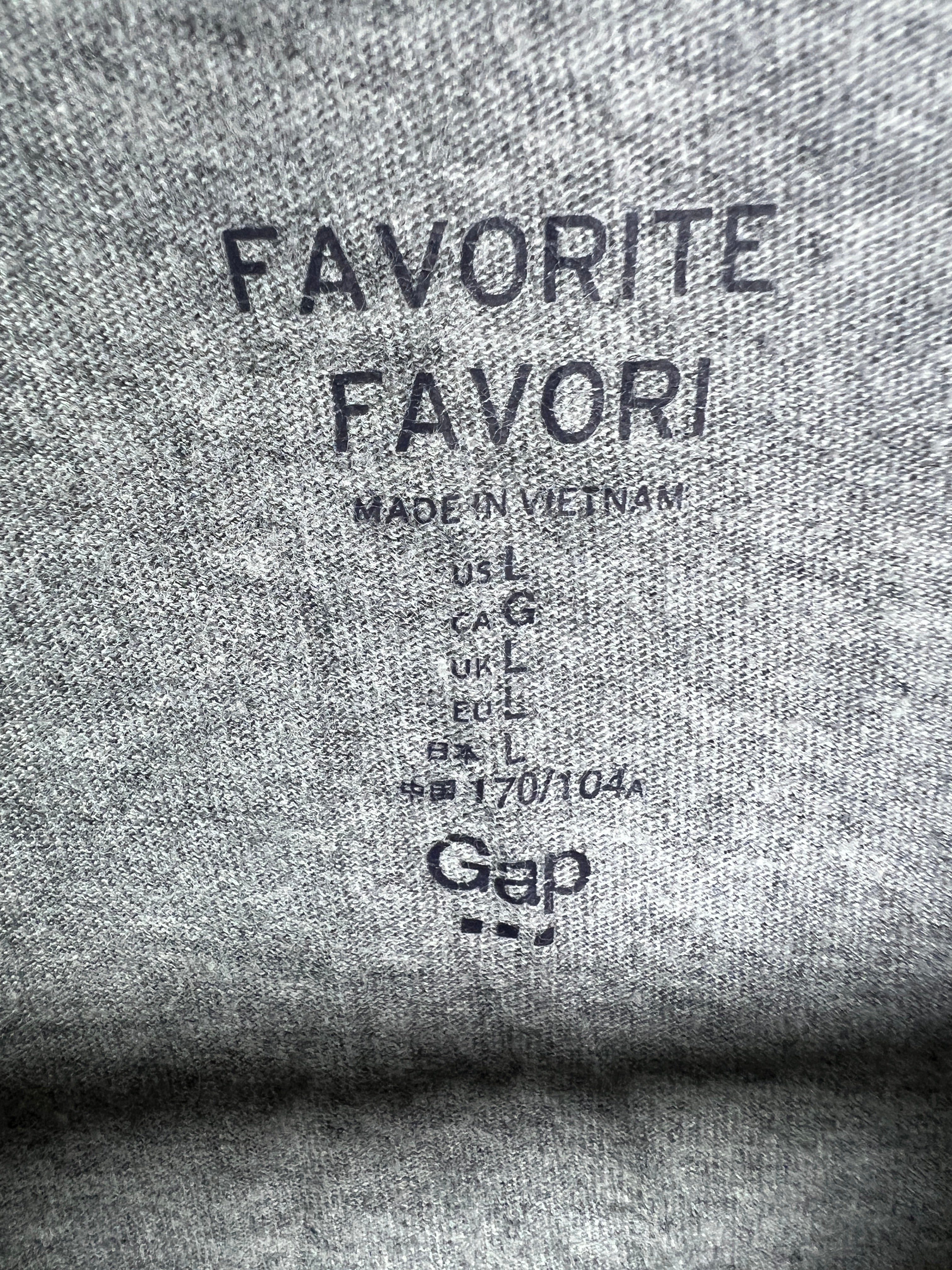 Gap T-Shirt (Women) (Medium-Large)