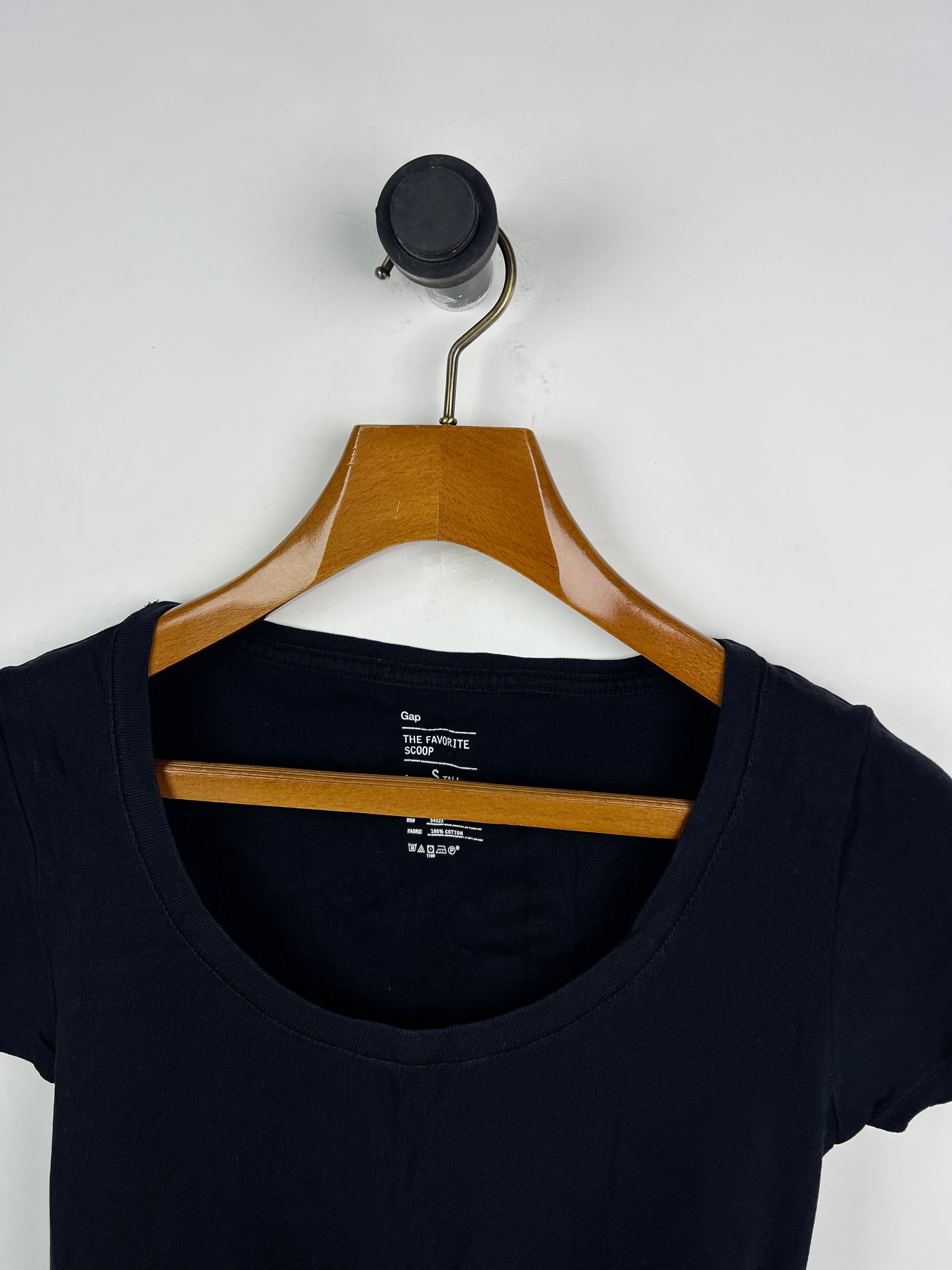Gap T-Shirt (Women) (Small)