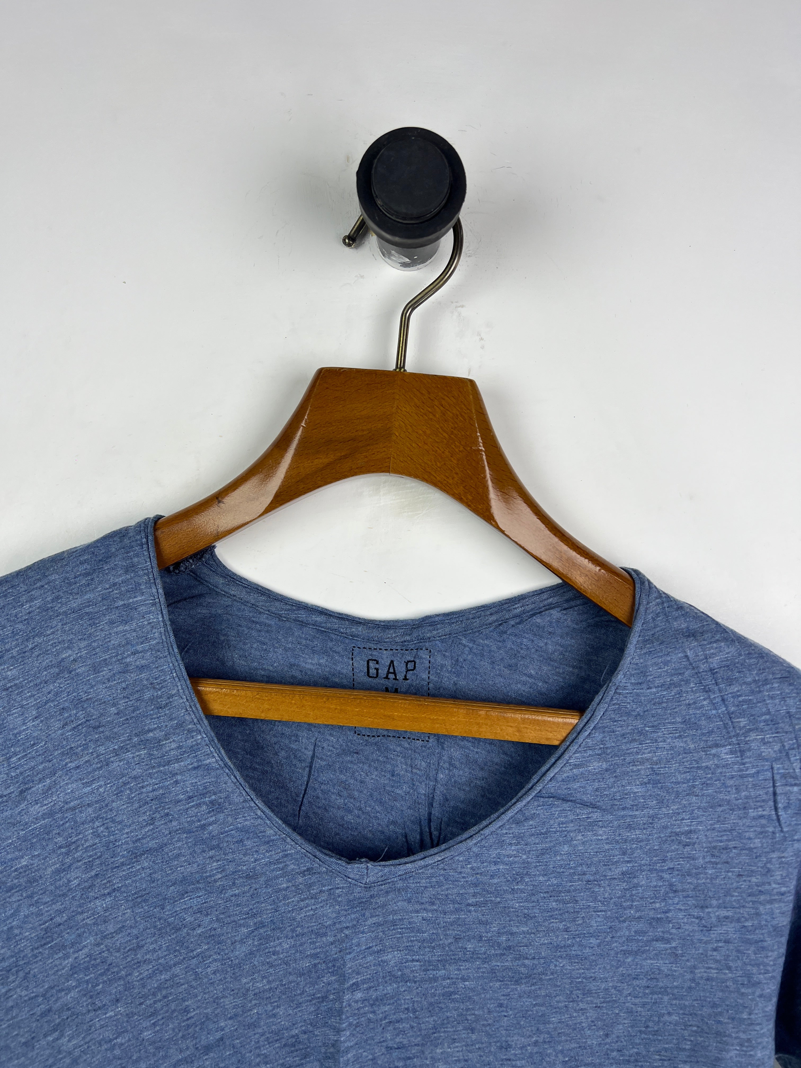 Gap T-Shirt (Women) (Medium)