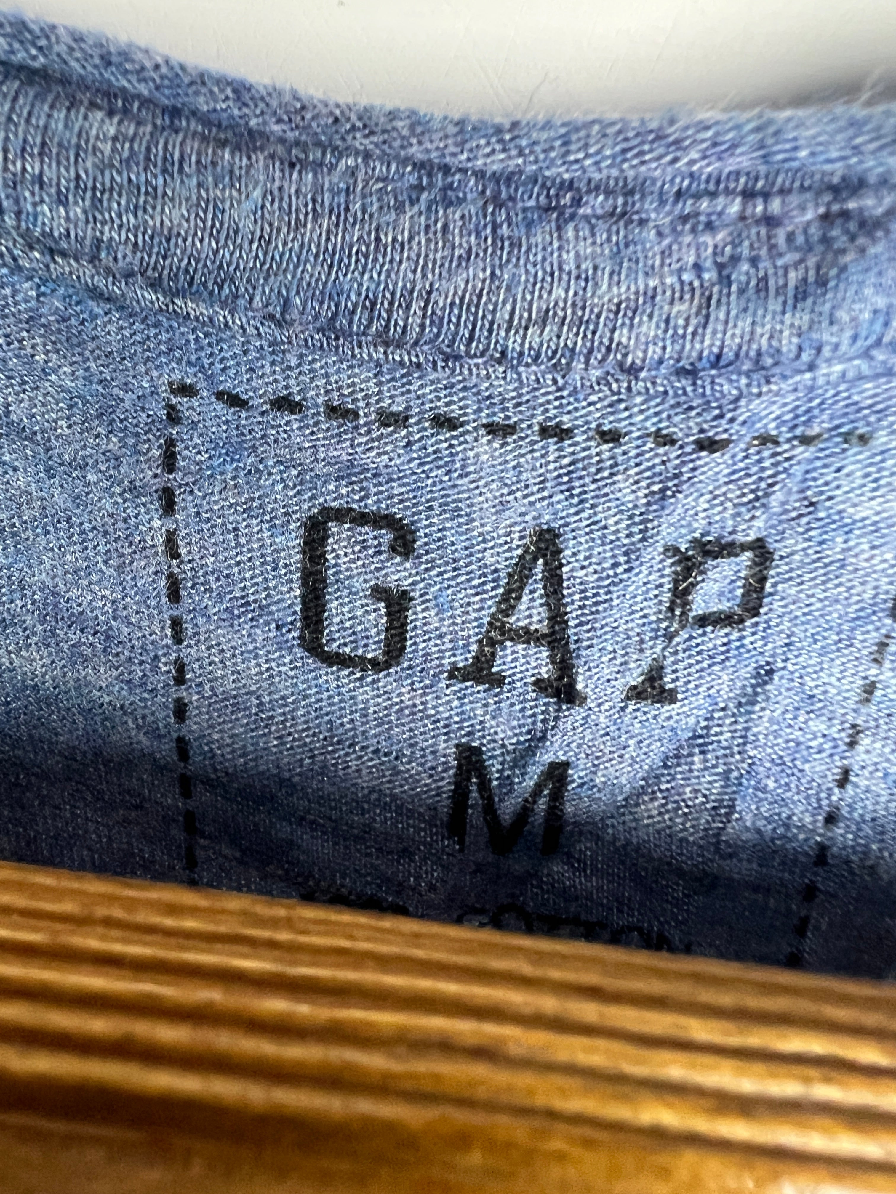 Gap T-Shirt (Women) (Medium)