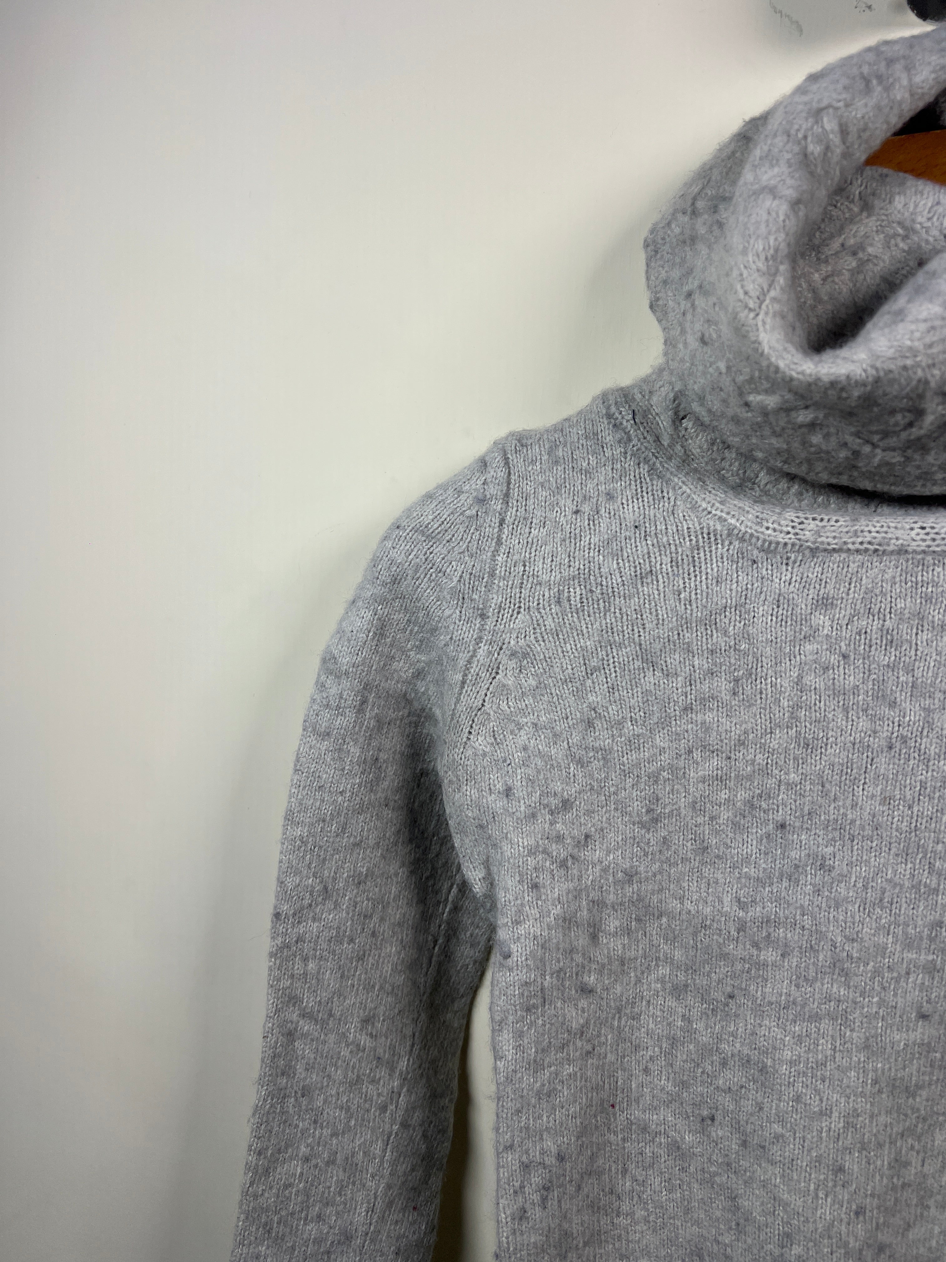 Turtle Neck Lambswool Sweater (Women) (Small)