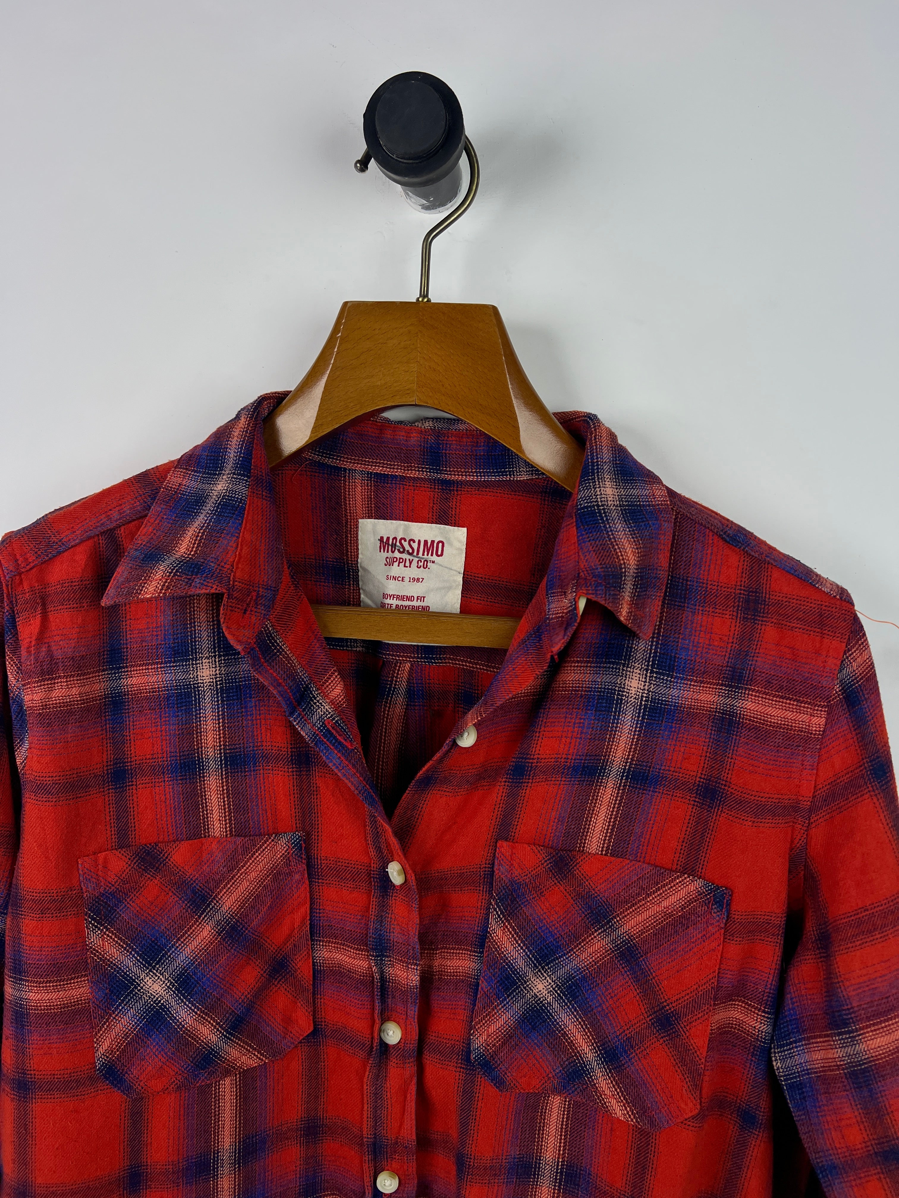 Mossimo Shirt (Women) (Medium-Large)