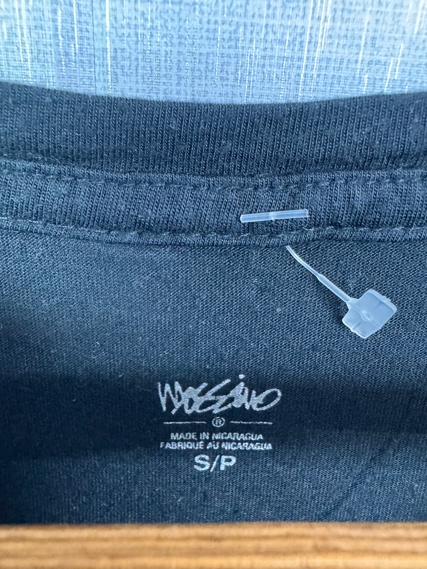 Mossimo T-Shirt (Women) (Small-Medium)