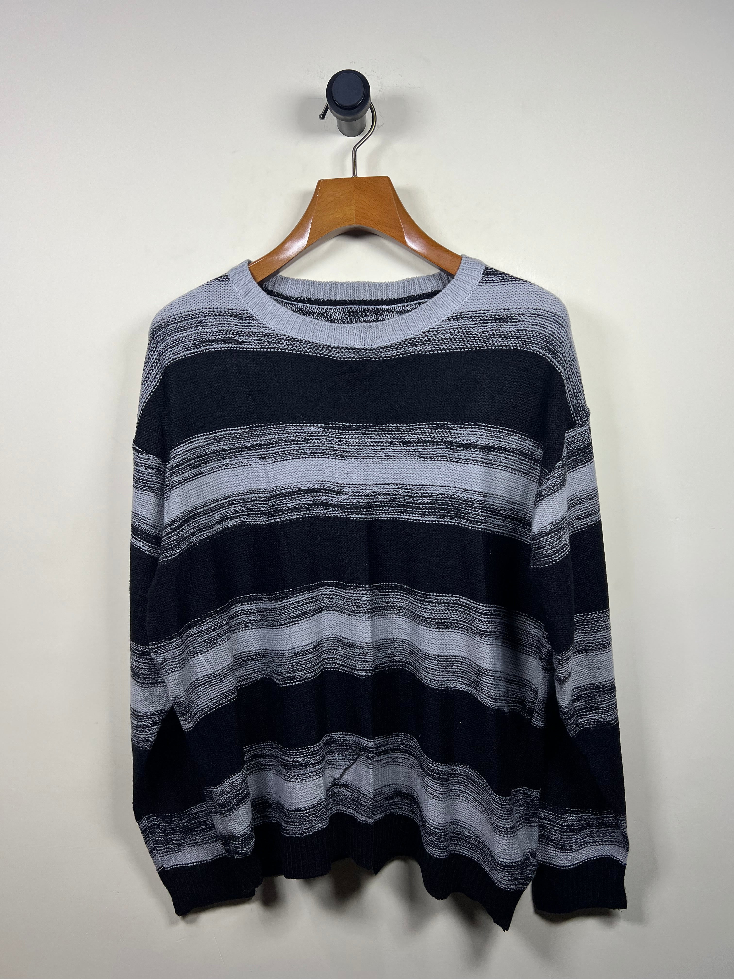Knitted Sweater (Women) (Large/X-Large)