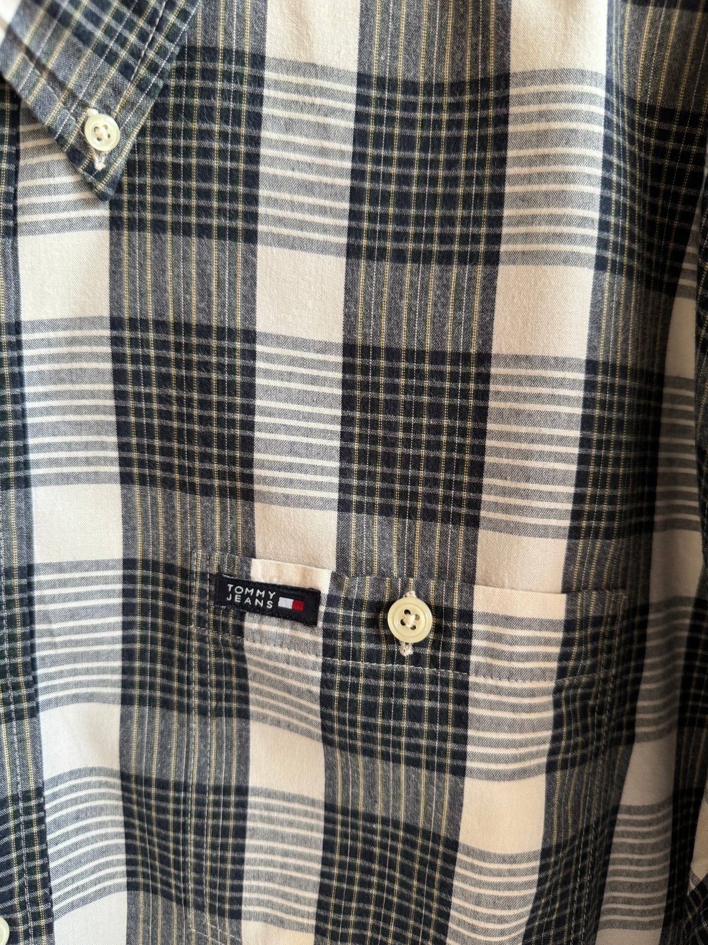 Tommy Hilfiger Buttoned Down Casual Shirt (X-Large)