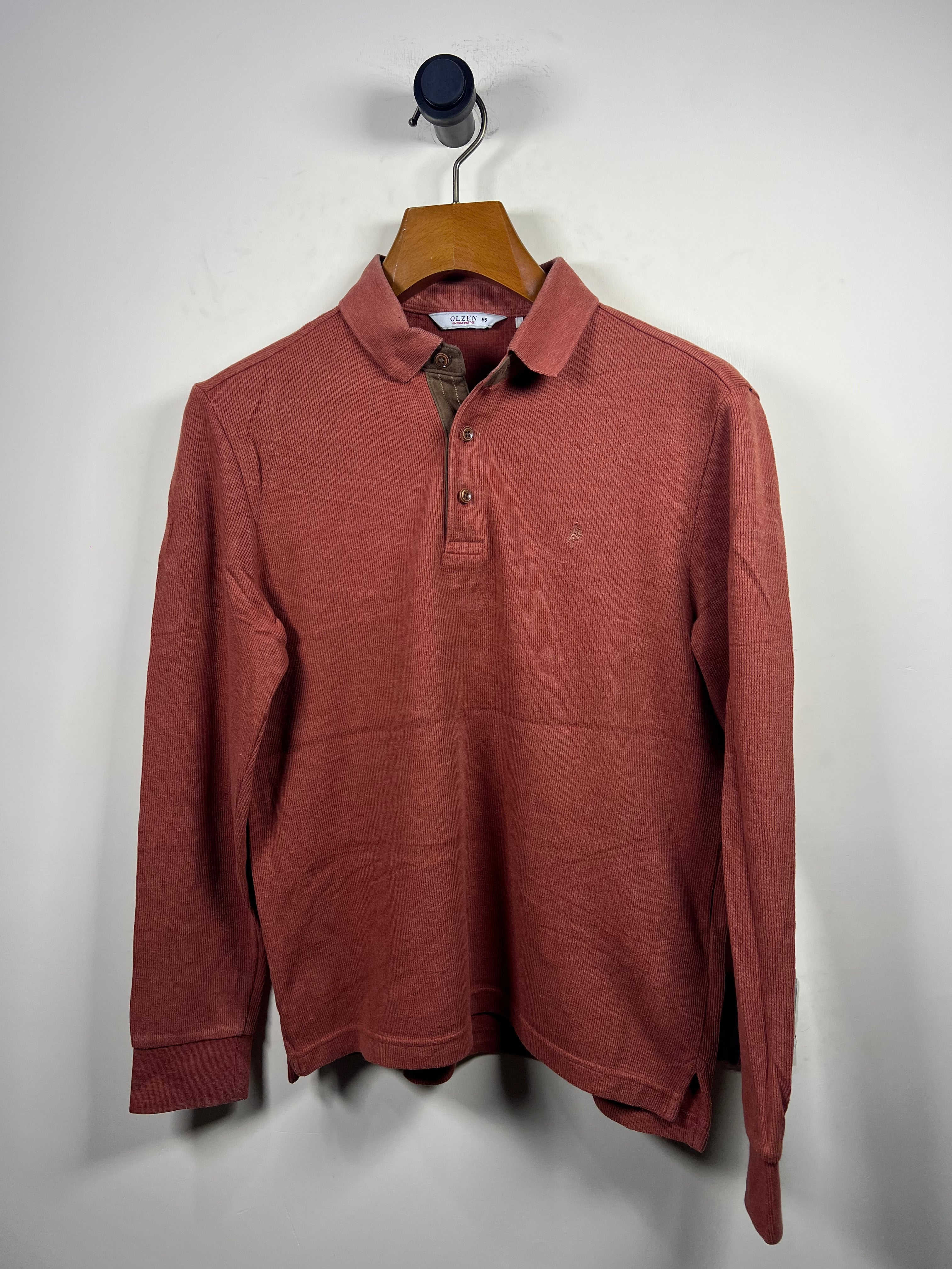 Olzen Quarter Buttoned Sweater (Medium)