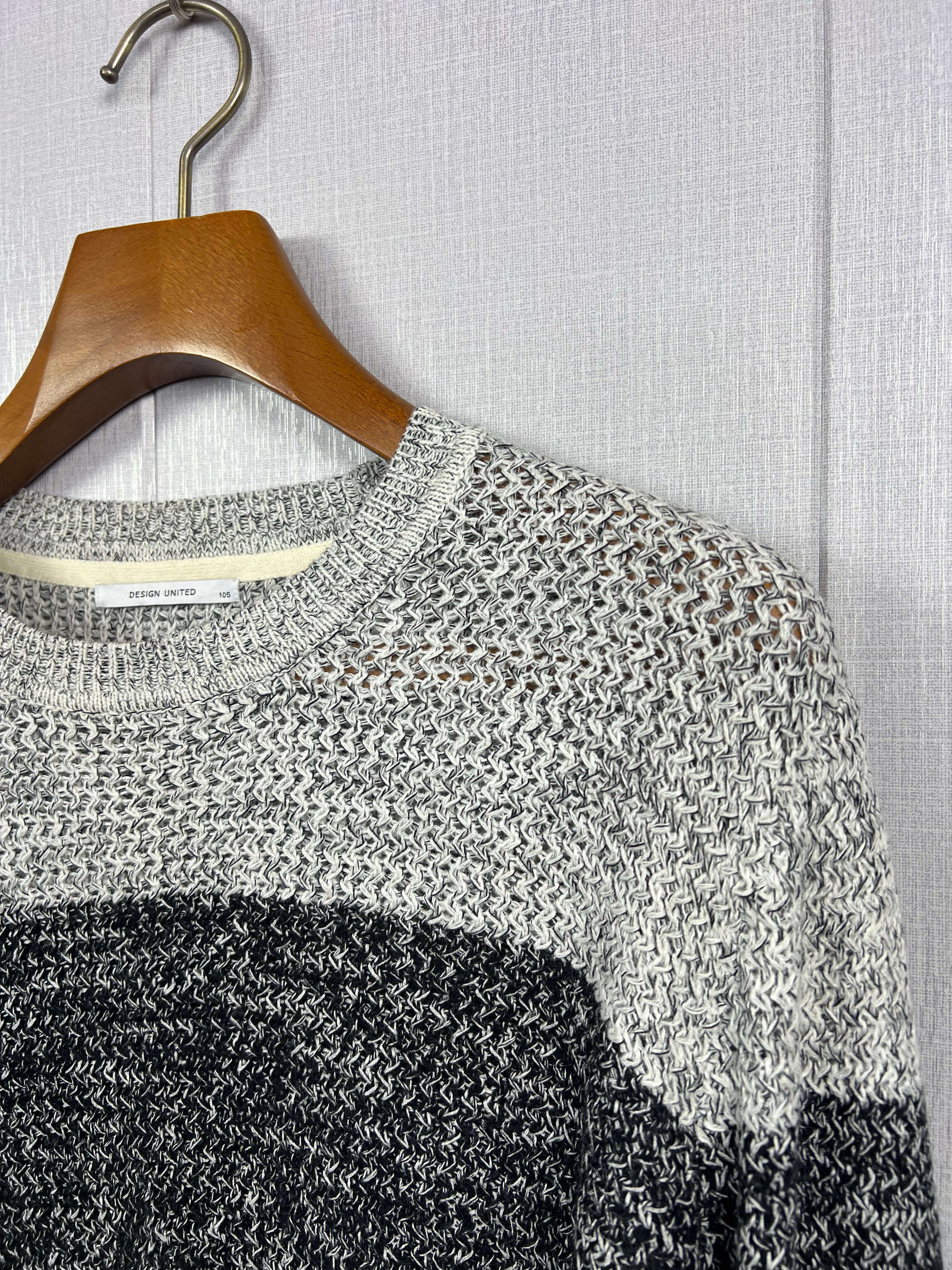 Design United Knitted Sweater (Medium-Large)