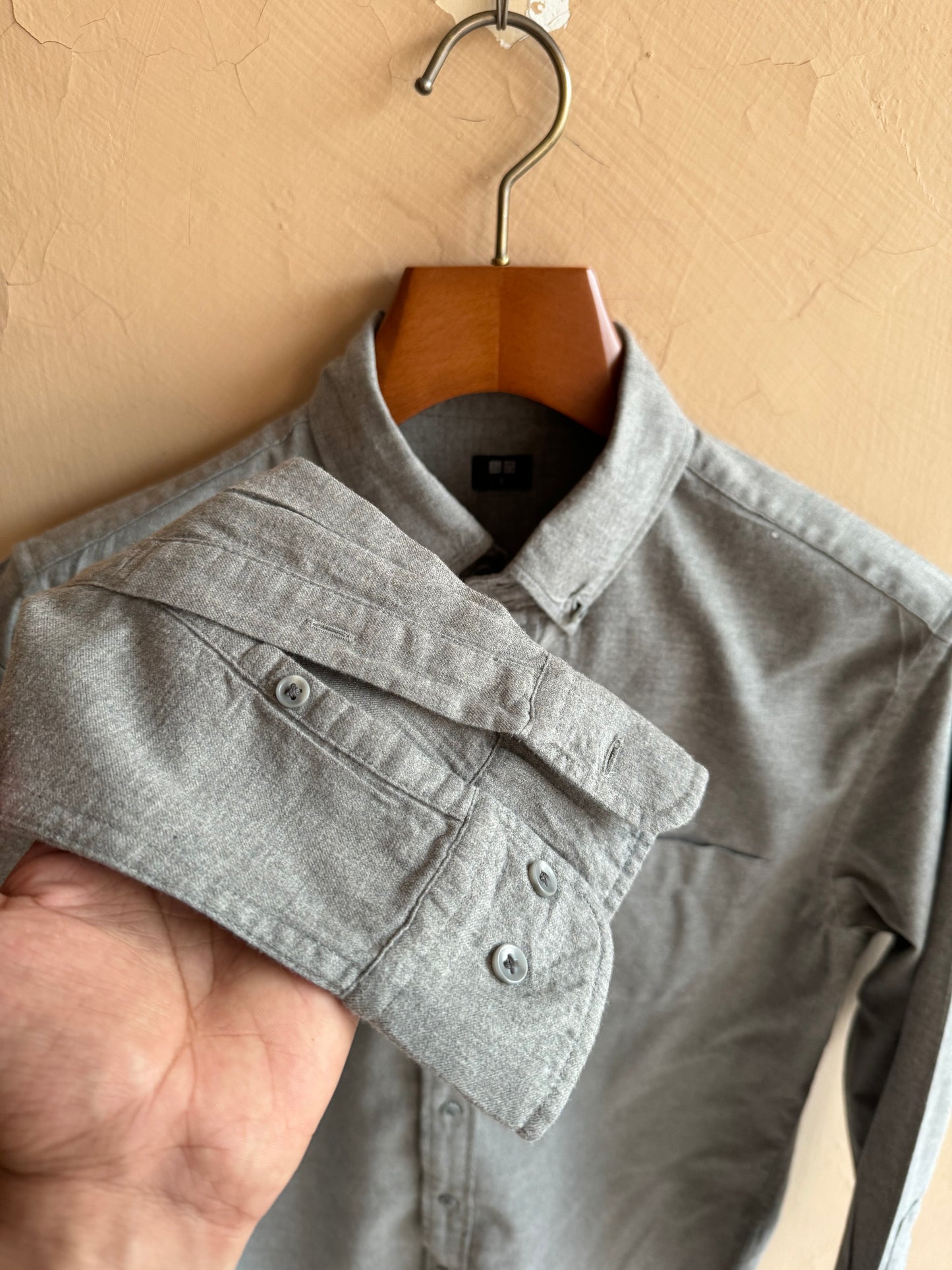 Uniqlo Buttoned Down Casual Shirt (Small)