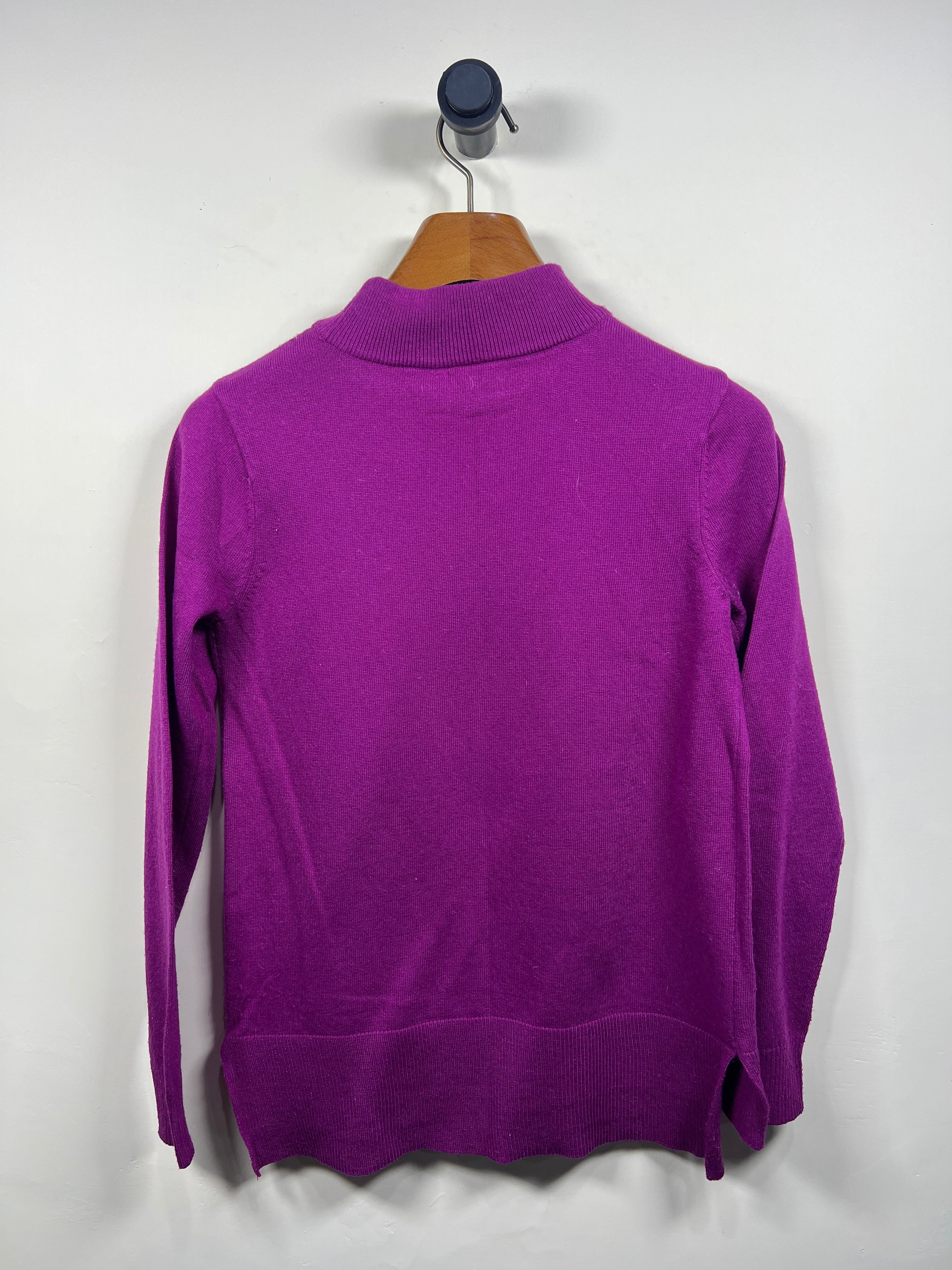 Turtle Neck Sweater (Women) (Small)
