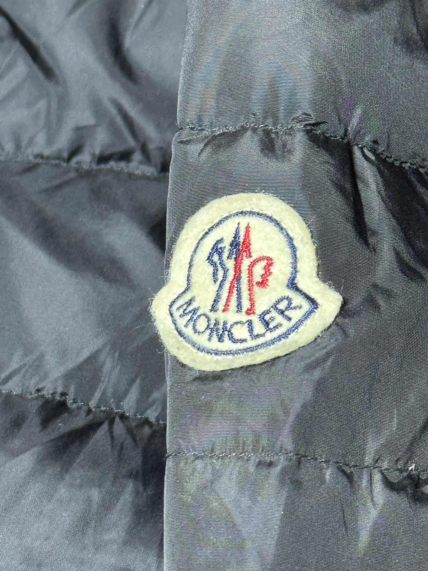 Moncler Goose Down Jacket (F) (Small-Medium)