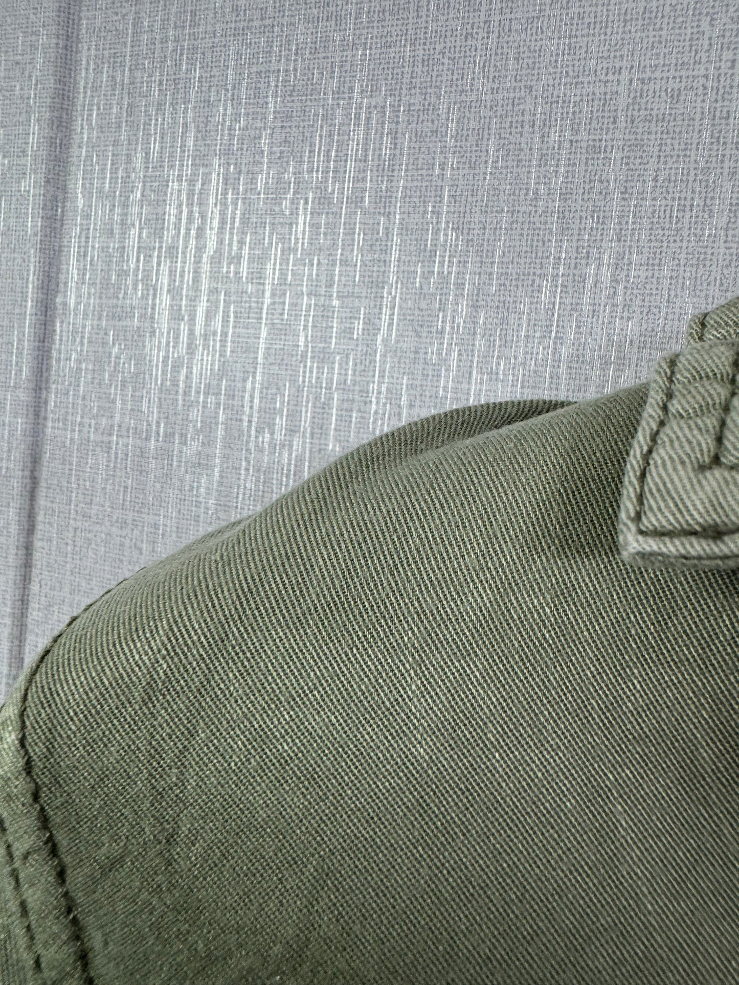 Maurices Shirt (Women) (Medium-Large)