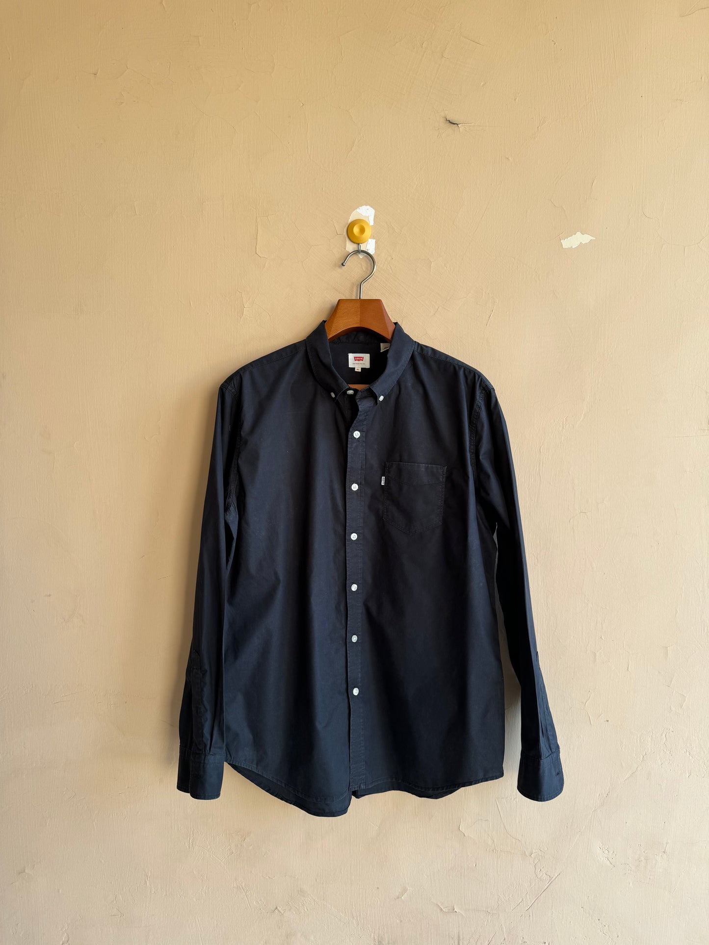 Levis Buttoned Down Shirt (X-Large)