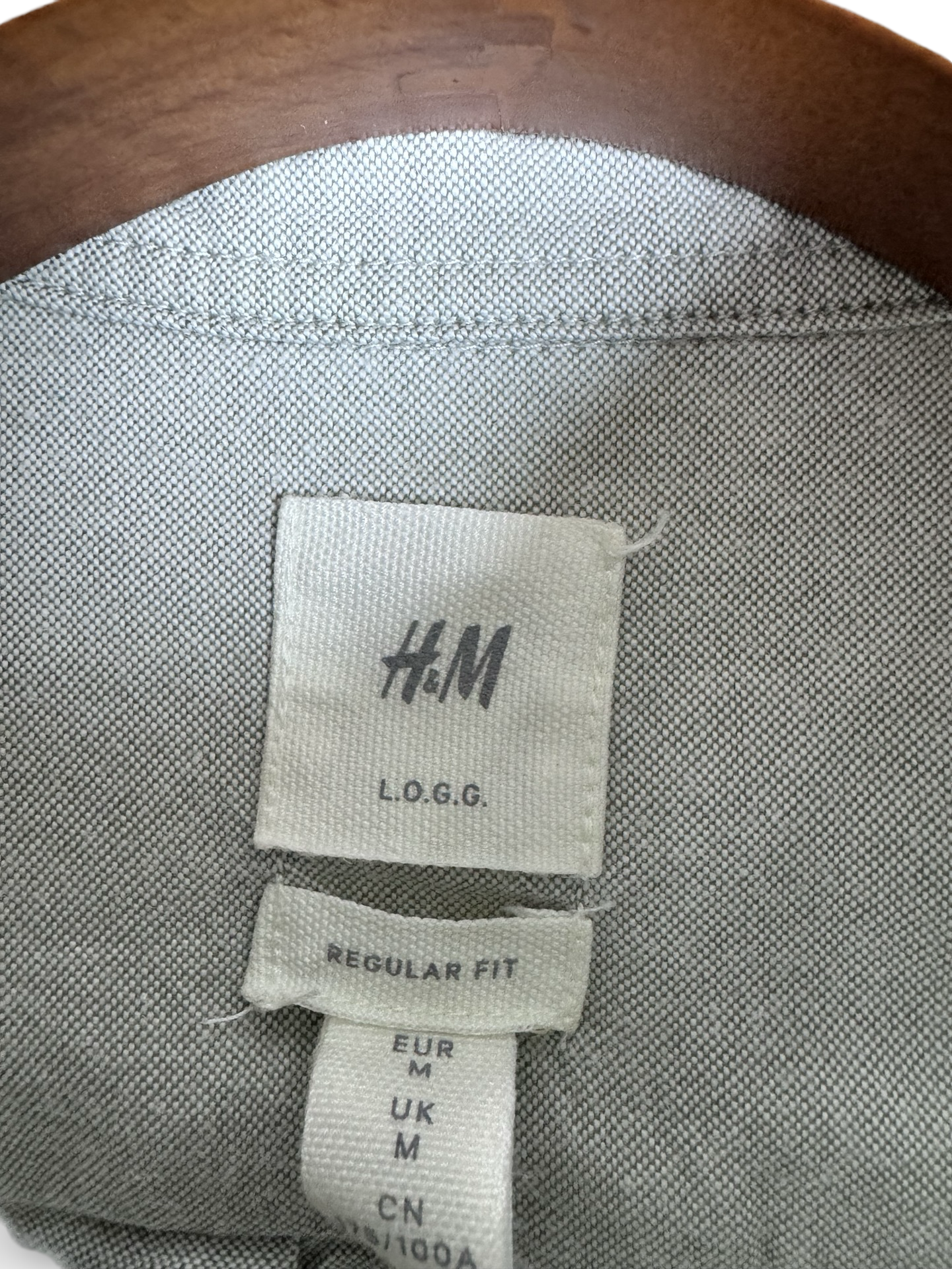 H&M Buttoned Down Casual Shirt (Medium)