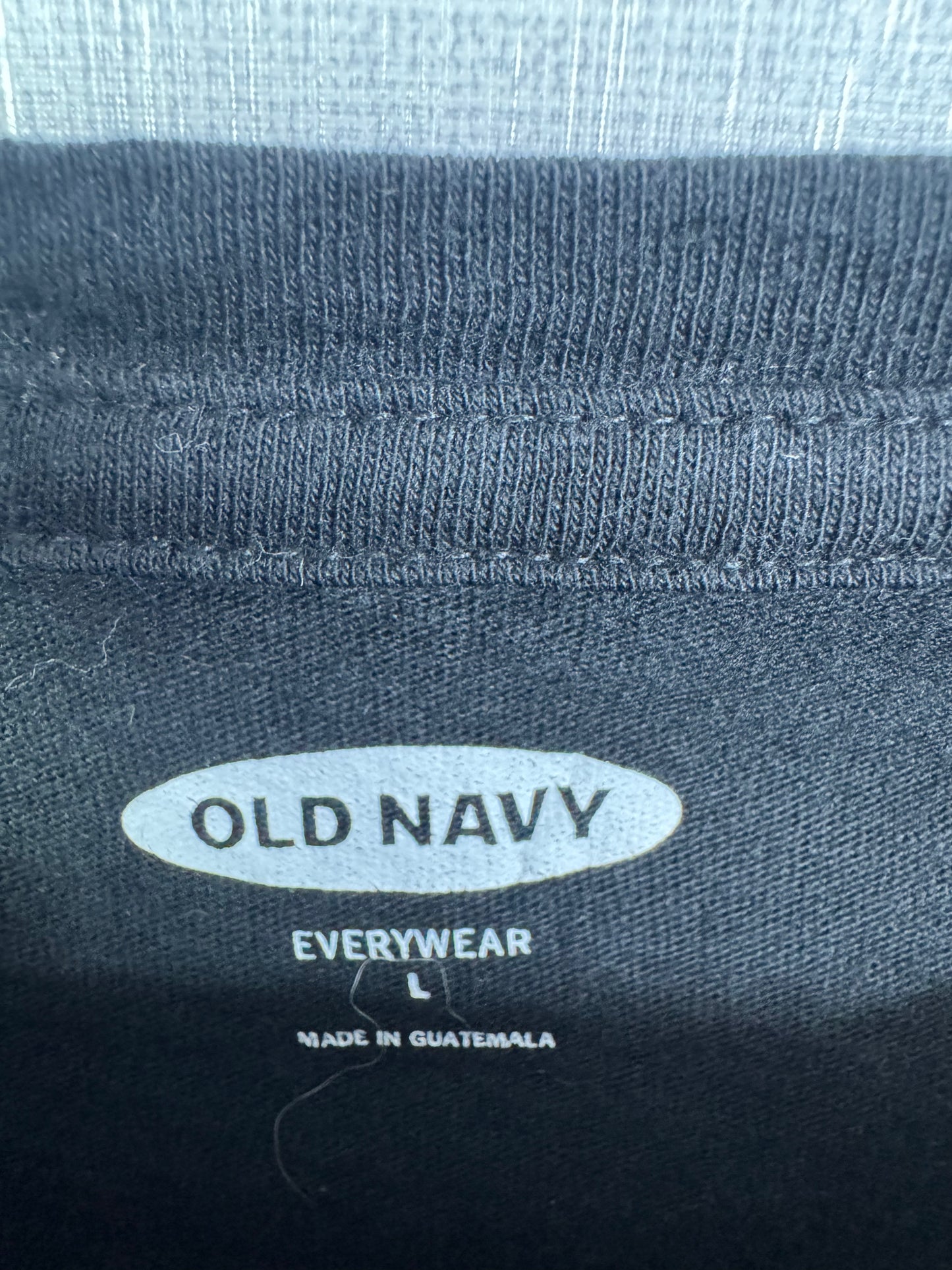 Old Navy T-Shirt (Women) (Medium-Large)