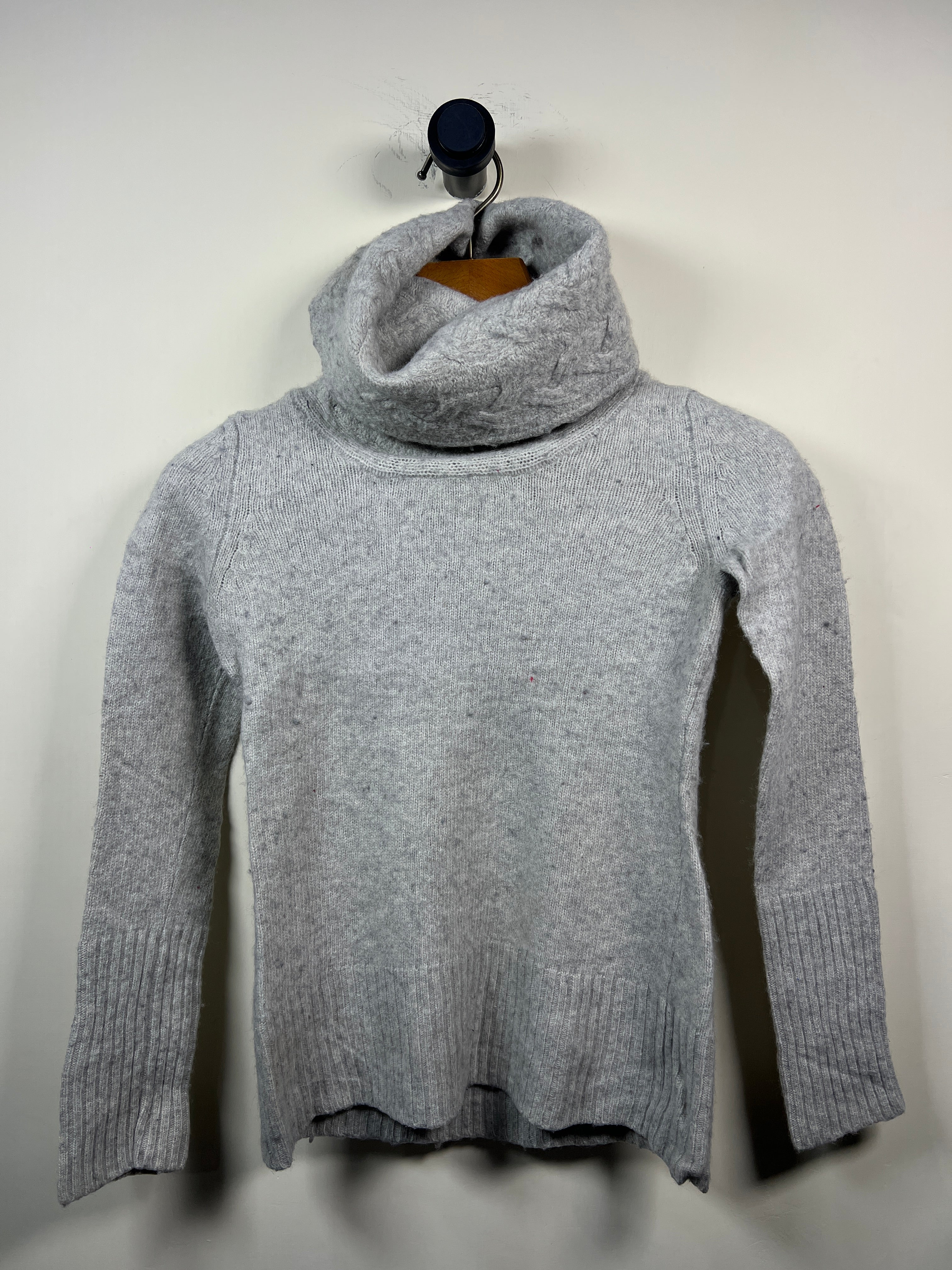 Turtle Neck Lambswool Sweater (Women) (Small)