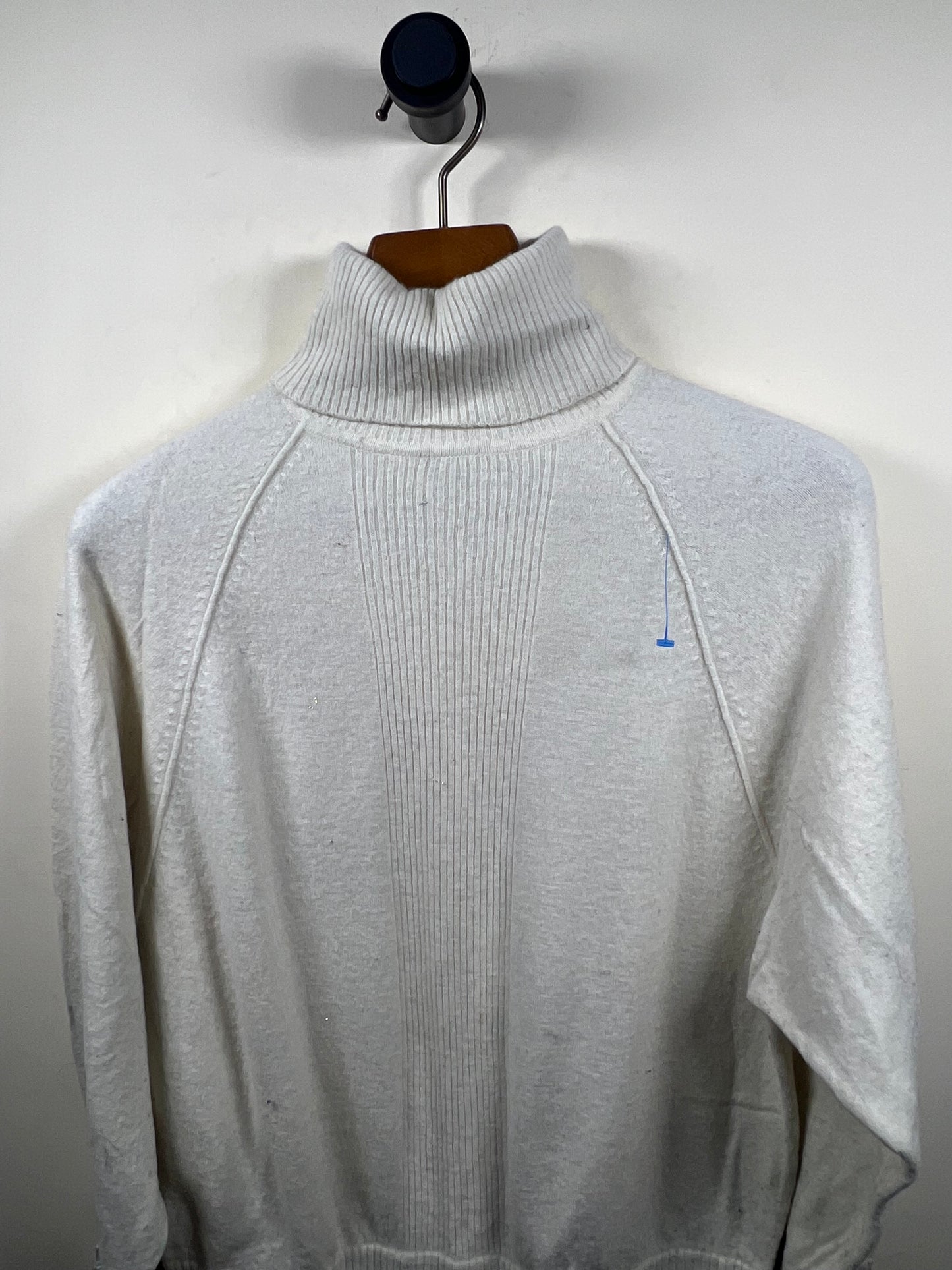 Liz Claiborne Turtle Neck Sweater (Women) (Small-Medium)