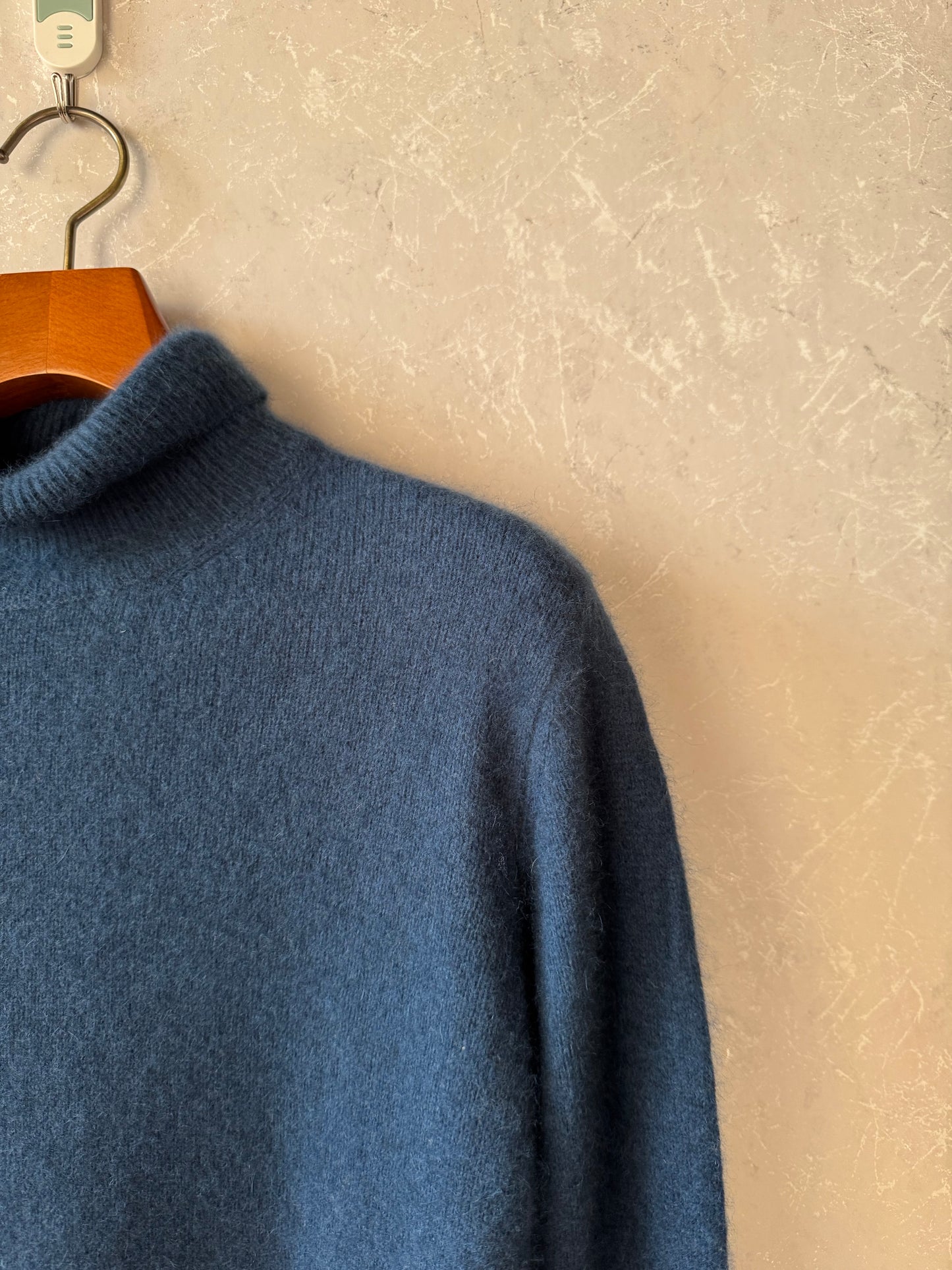 Lambswool Turtle Neck Sweater (F) (Large)