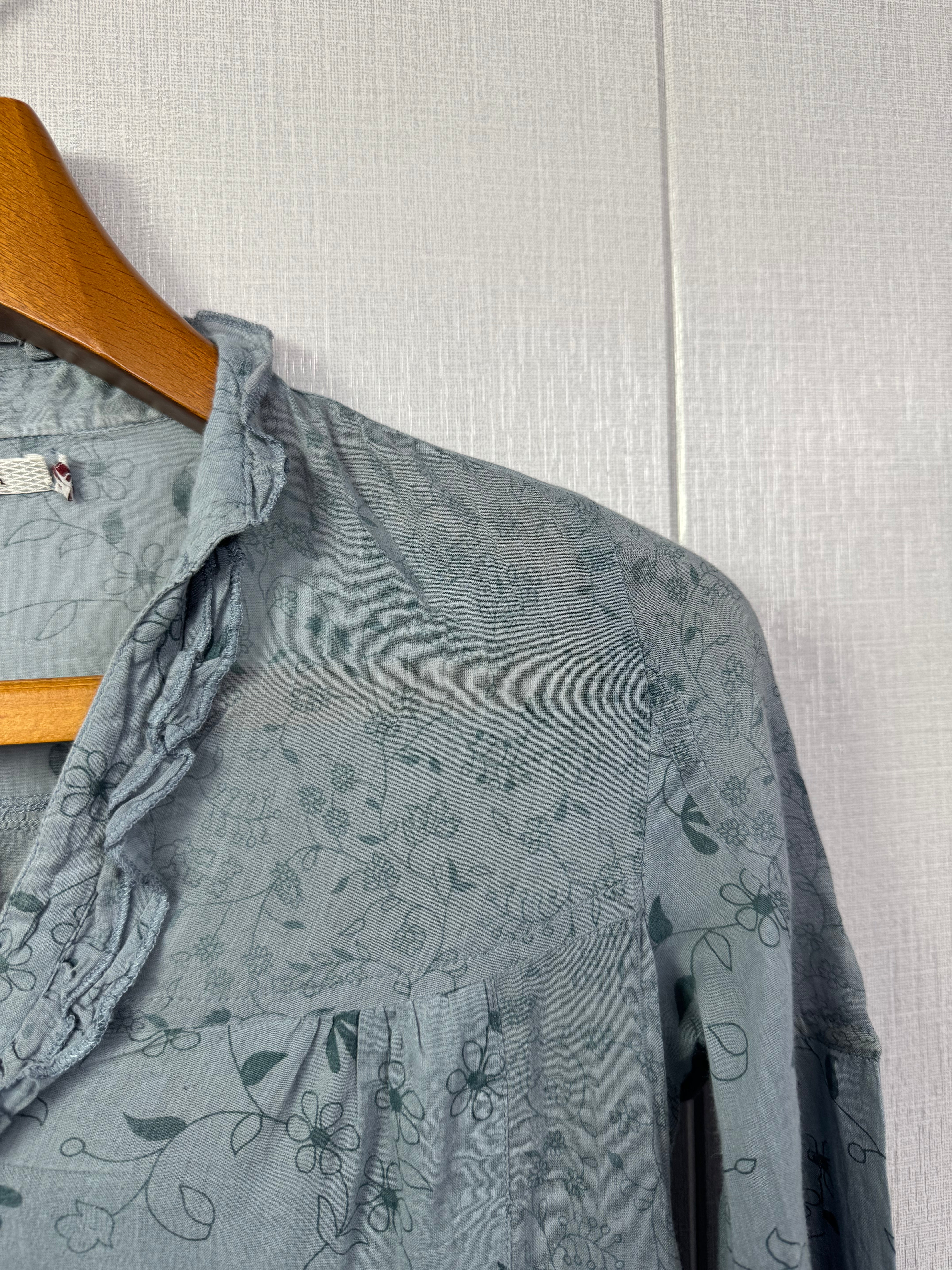 Bershka Blouse (Women) (Small-Medium)