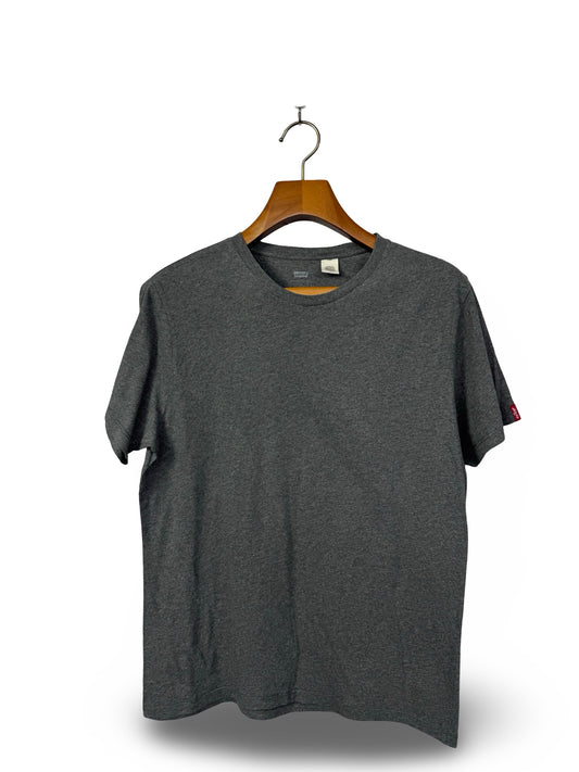 Levis T-Shirt (Medium)