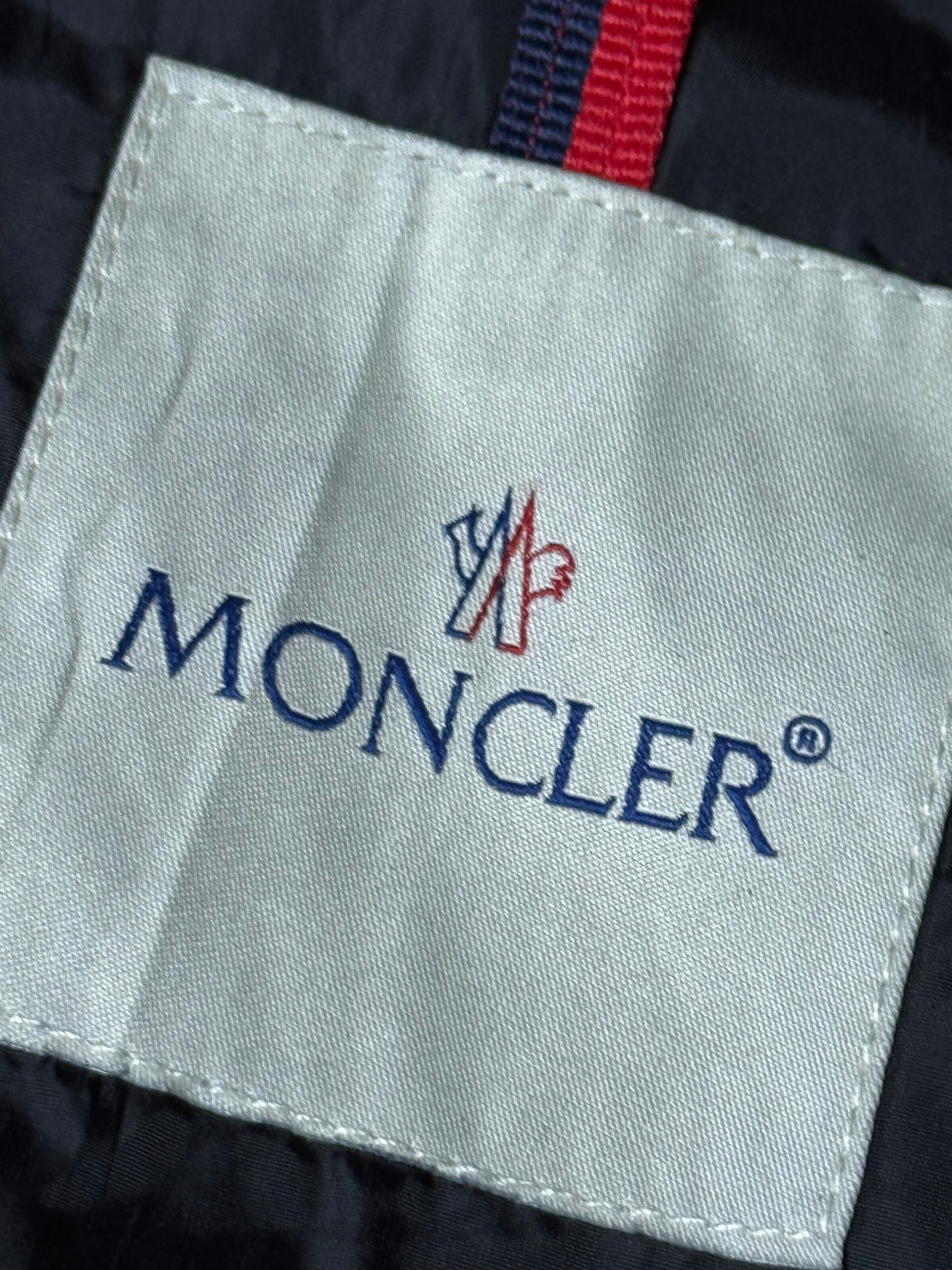 Moncler Goose Down Jacket (F) (Small-Medium)