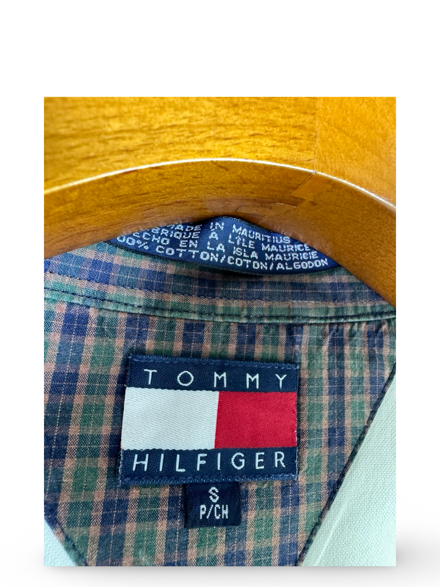 Tommy Hilfiger Buttoned Down Dress Shirt (Medium-Large)