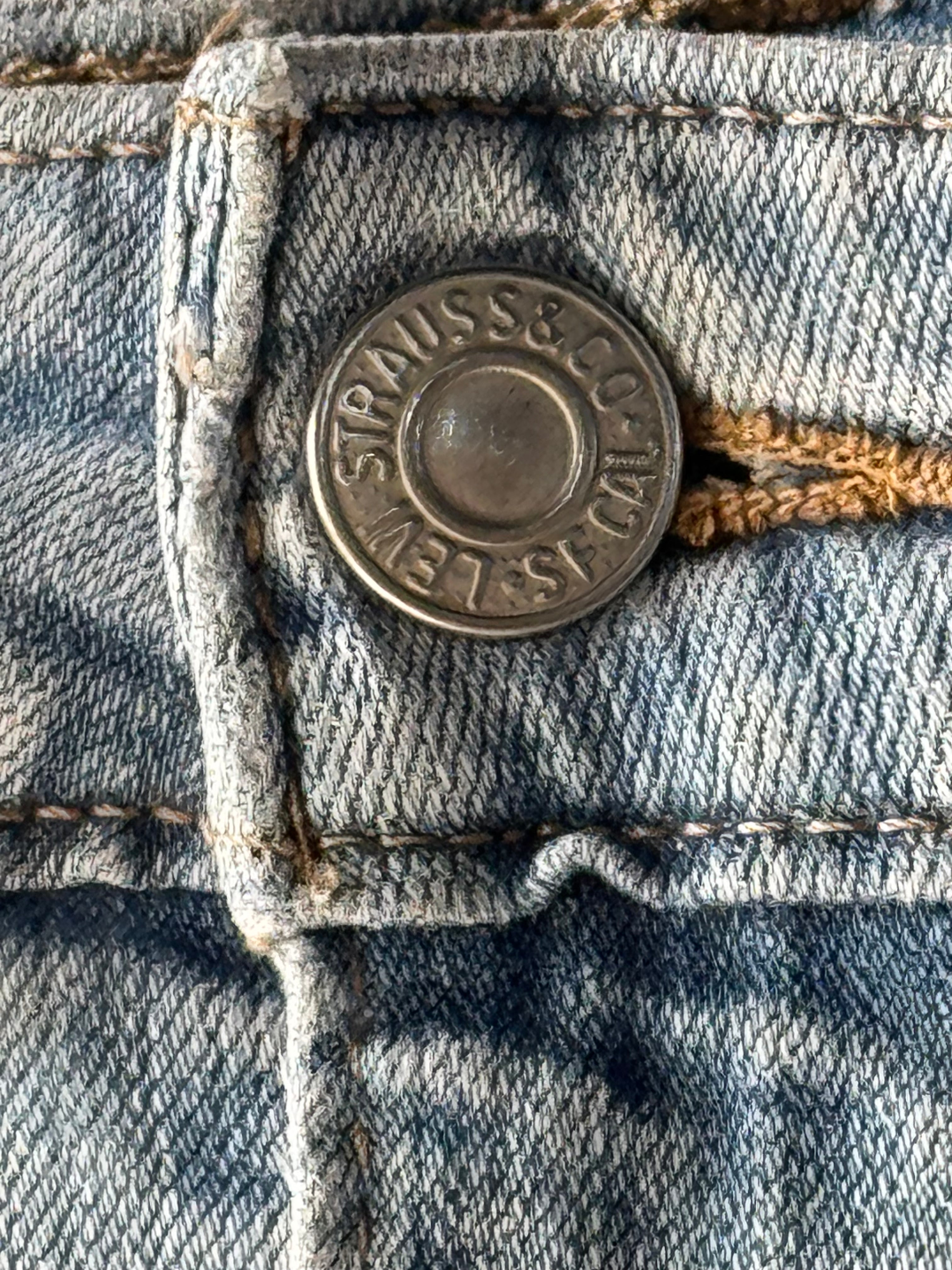 Levis Jeans (Women) (Waist 28-30)