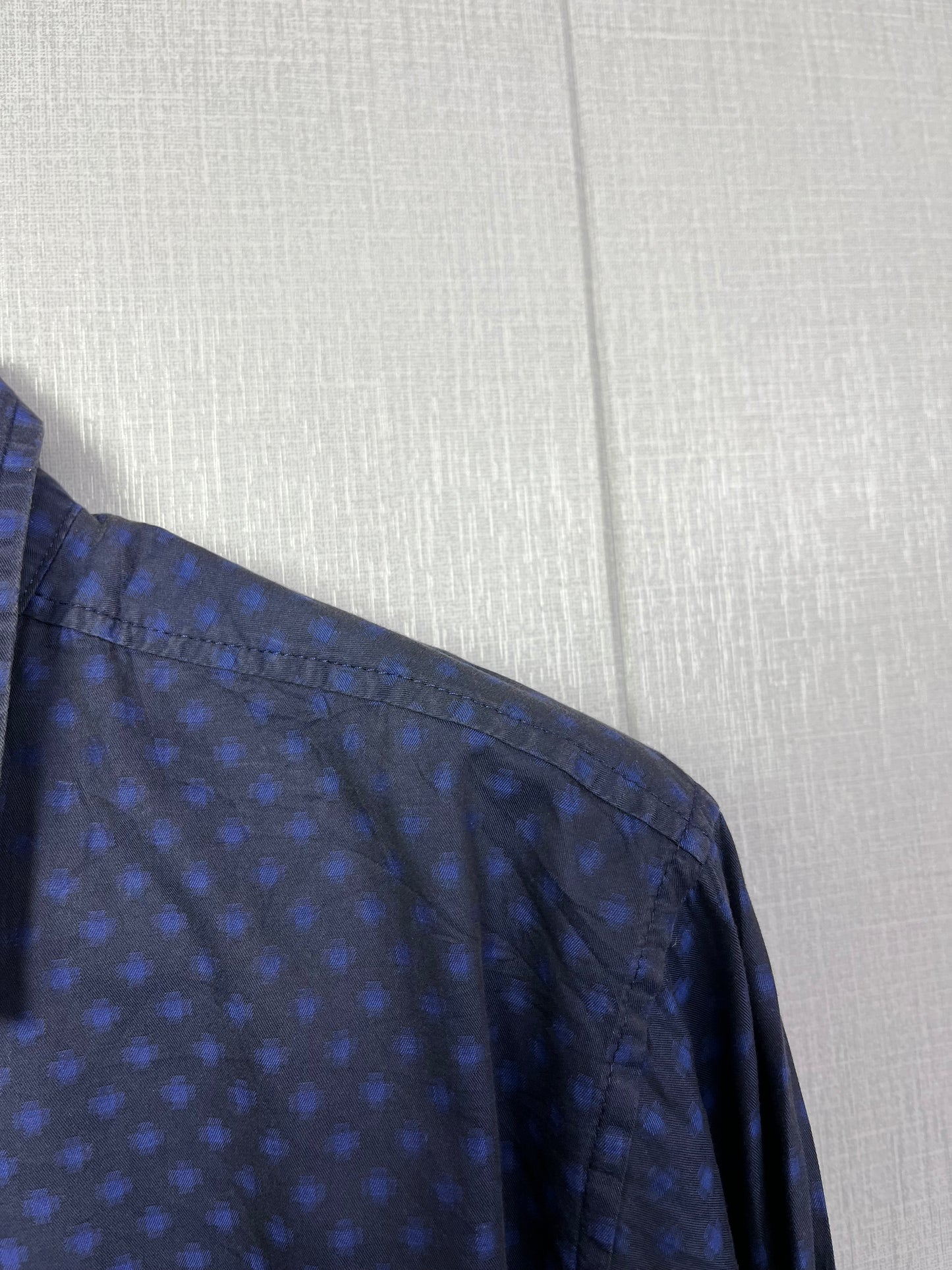 Guesss Shirt (Medium-Large)