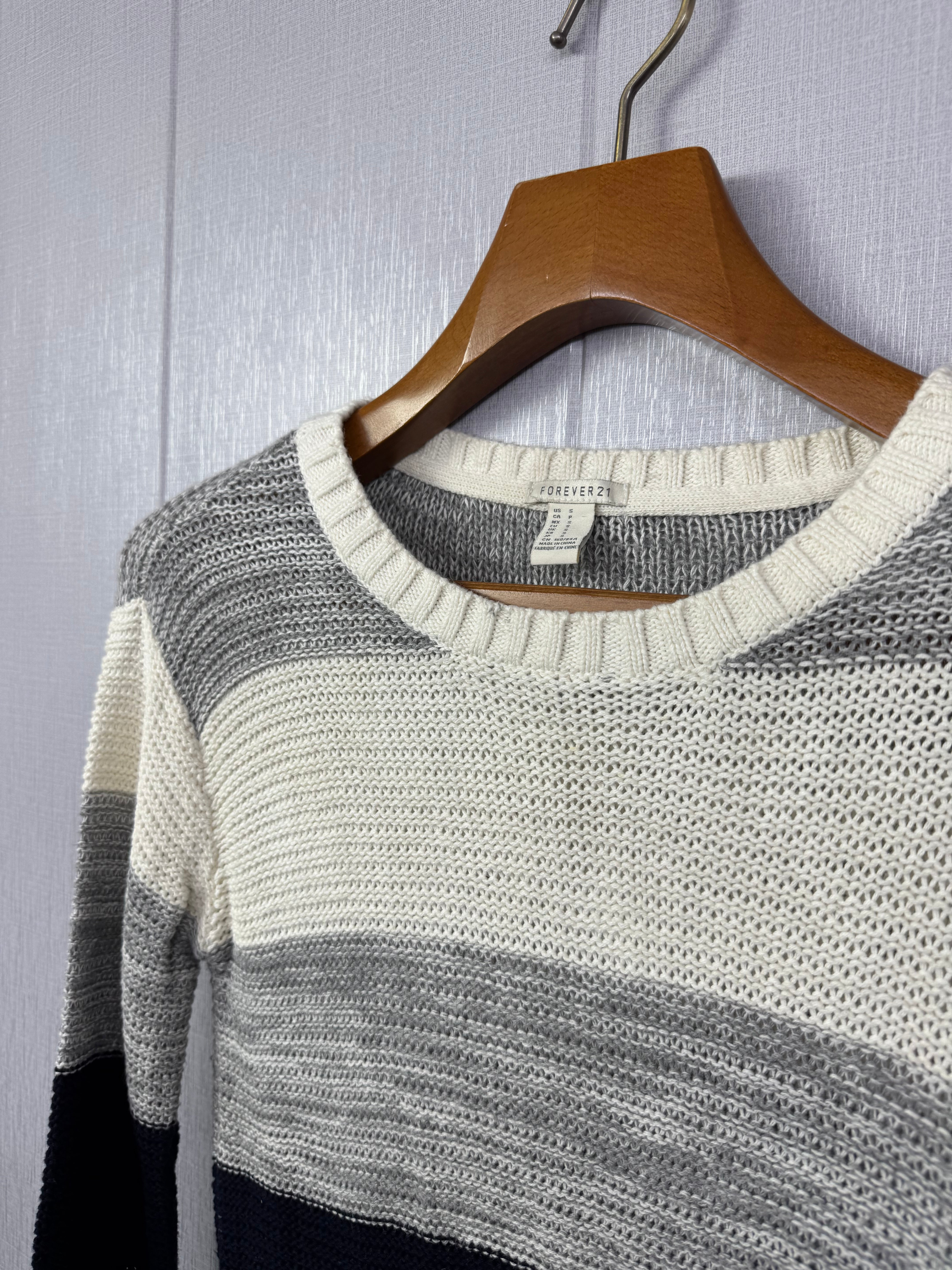 Forever 21 Knitted Sweater (Women) (Small-Medium)