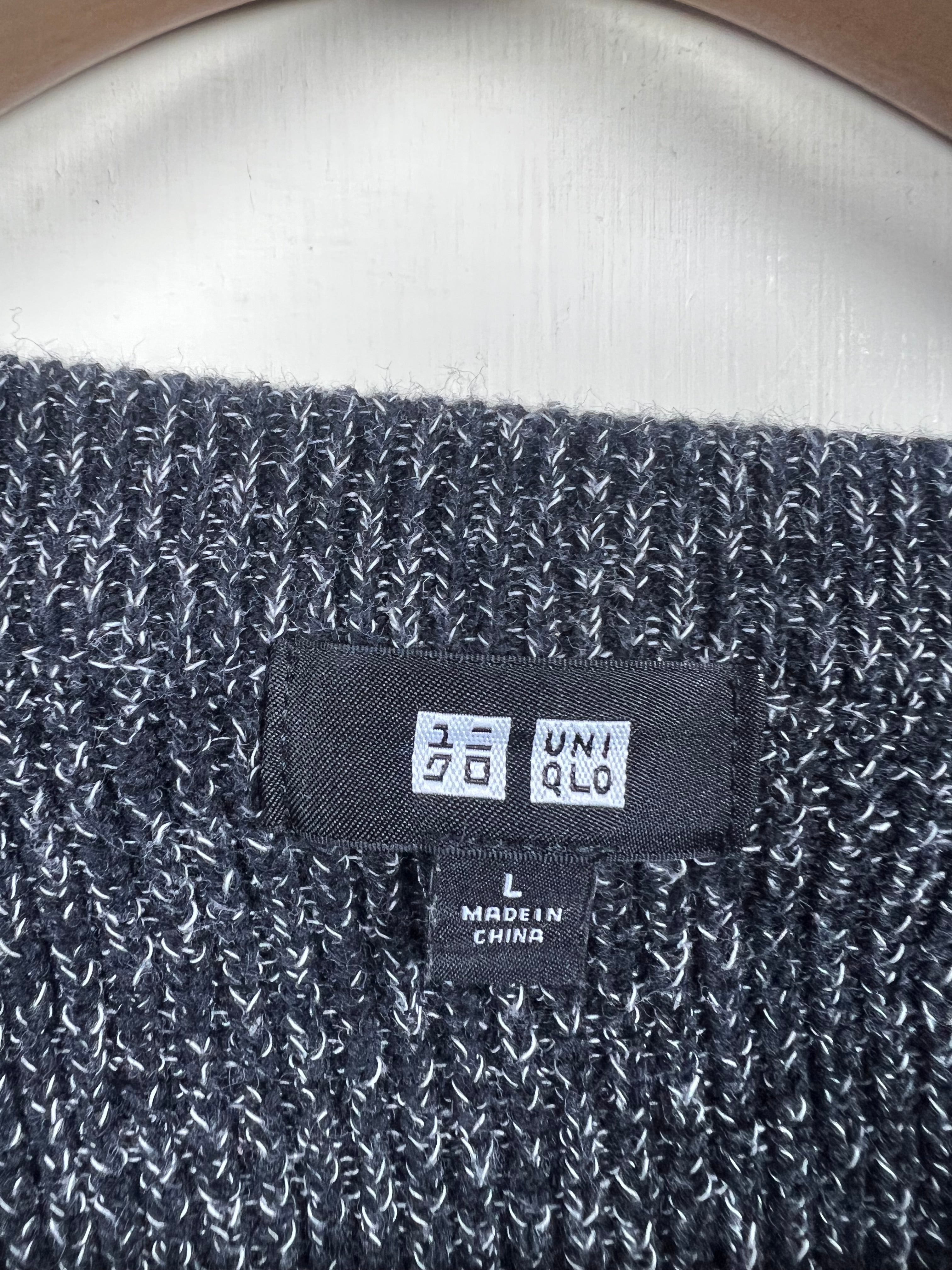 Uniqlo Sweater (Medium)