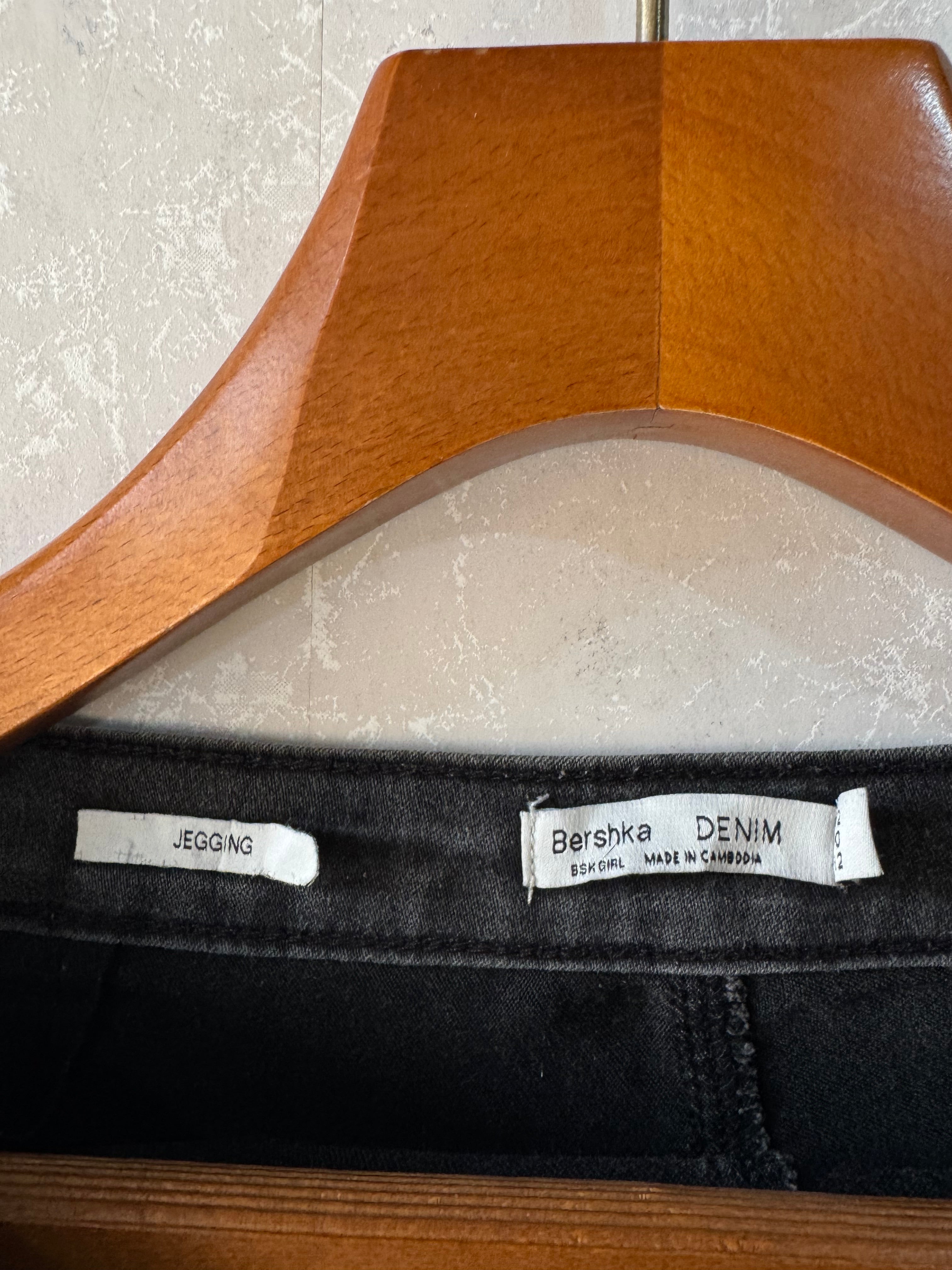 Bershka Jeans (Women) (Waist 30) (Small)