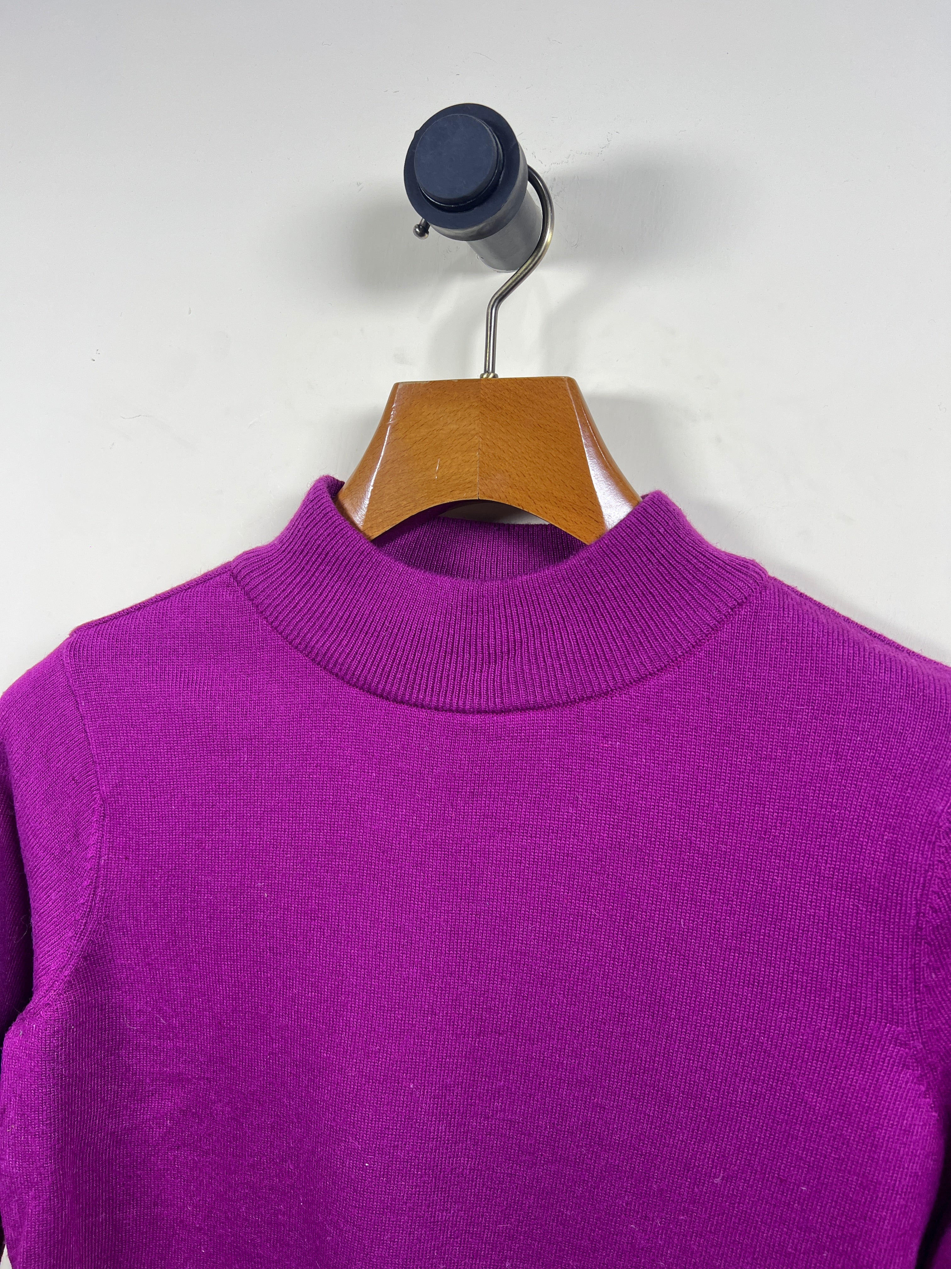 Turtle Neck Sweater (Women) (Small)