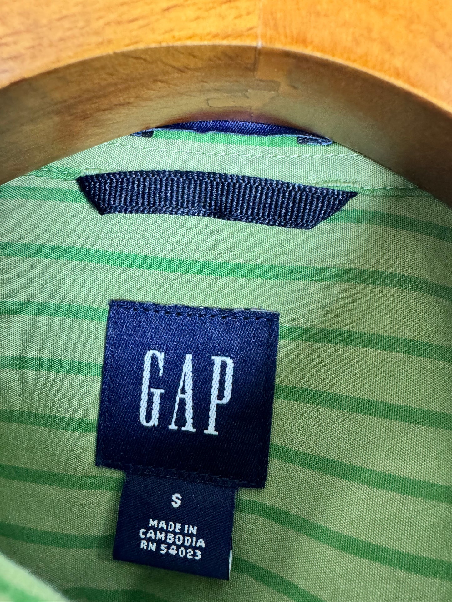 Gap Buttoned Down Casual Shirt (Large)