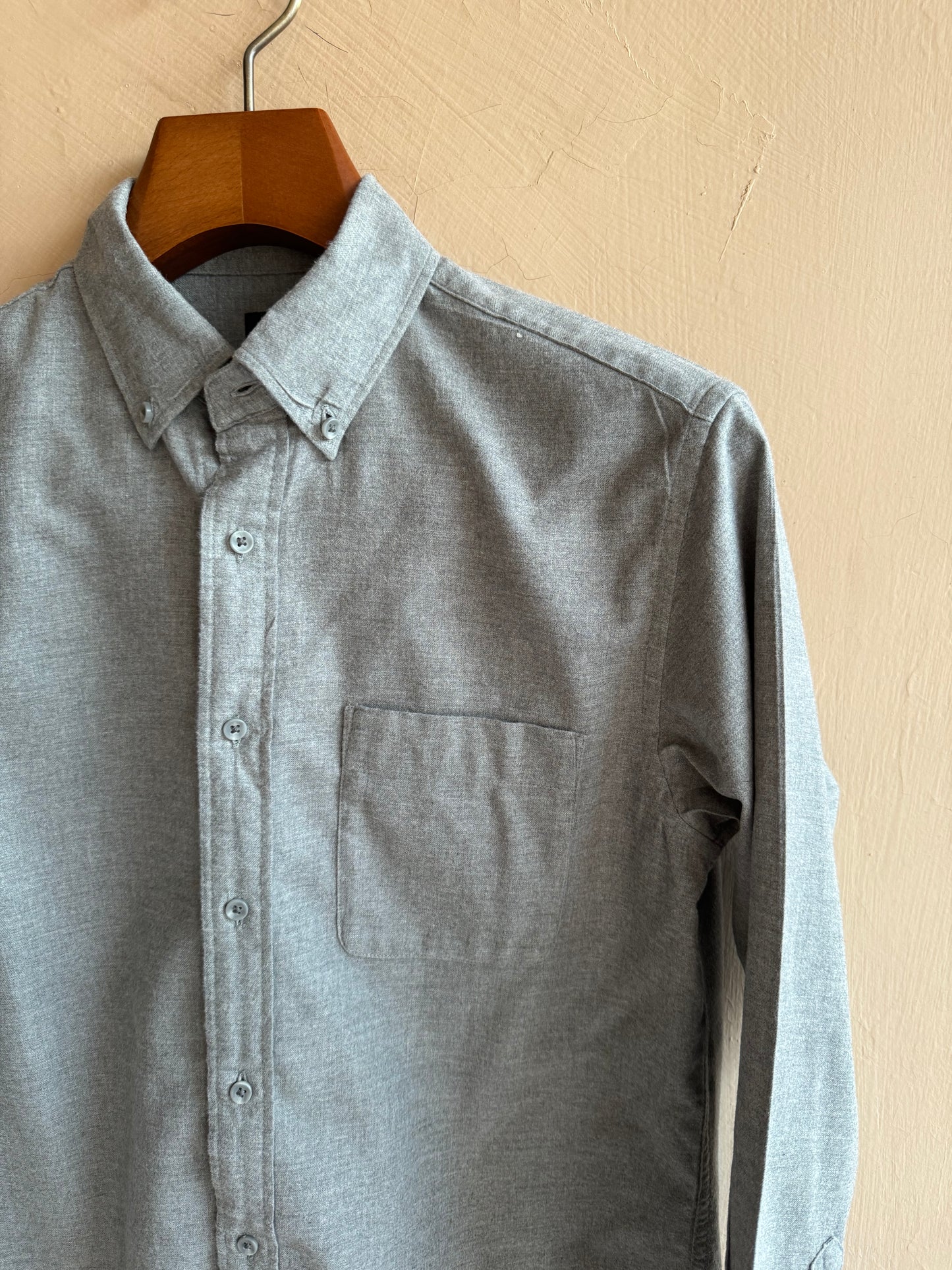 Uniqlo Buttoned Down Casual Shirt (Small)